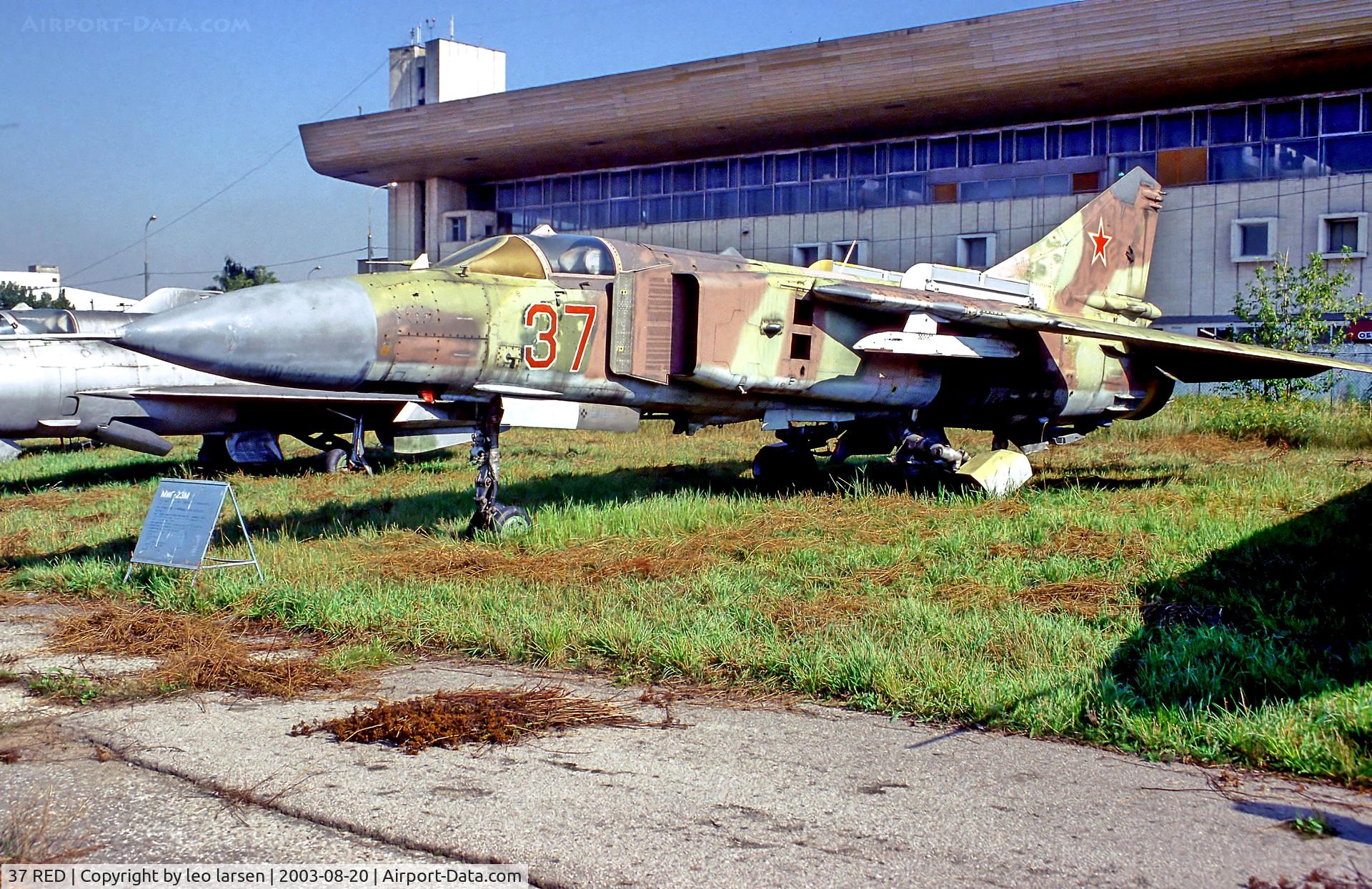 37 RED, 1984 Mikoyan-Gurevich MiG-23MLD C/N 10645, Khodinka Moscow 20.8.03