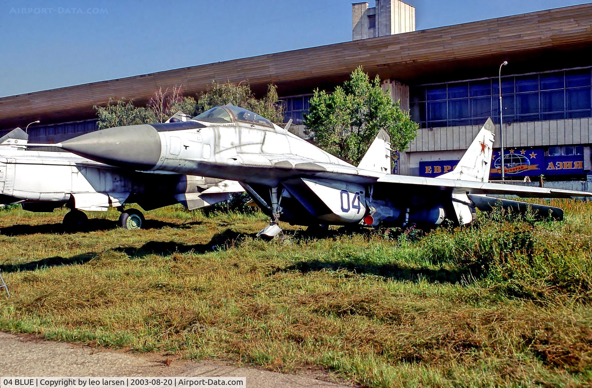 04 BLUE, 1979 Mikoyan-Gurevich MiG-29 C/N 9-04, Khodinka 20.8.03