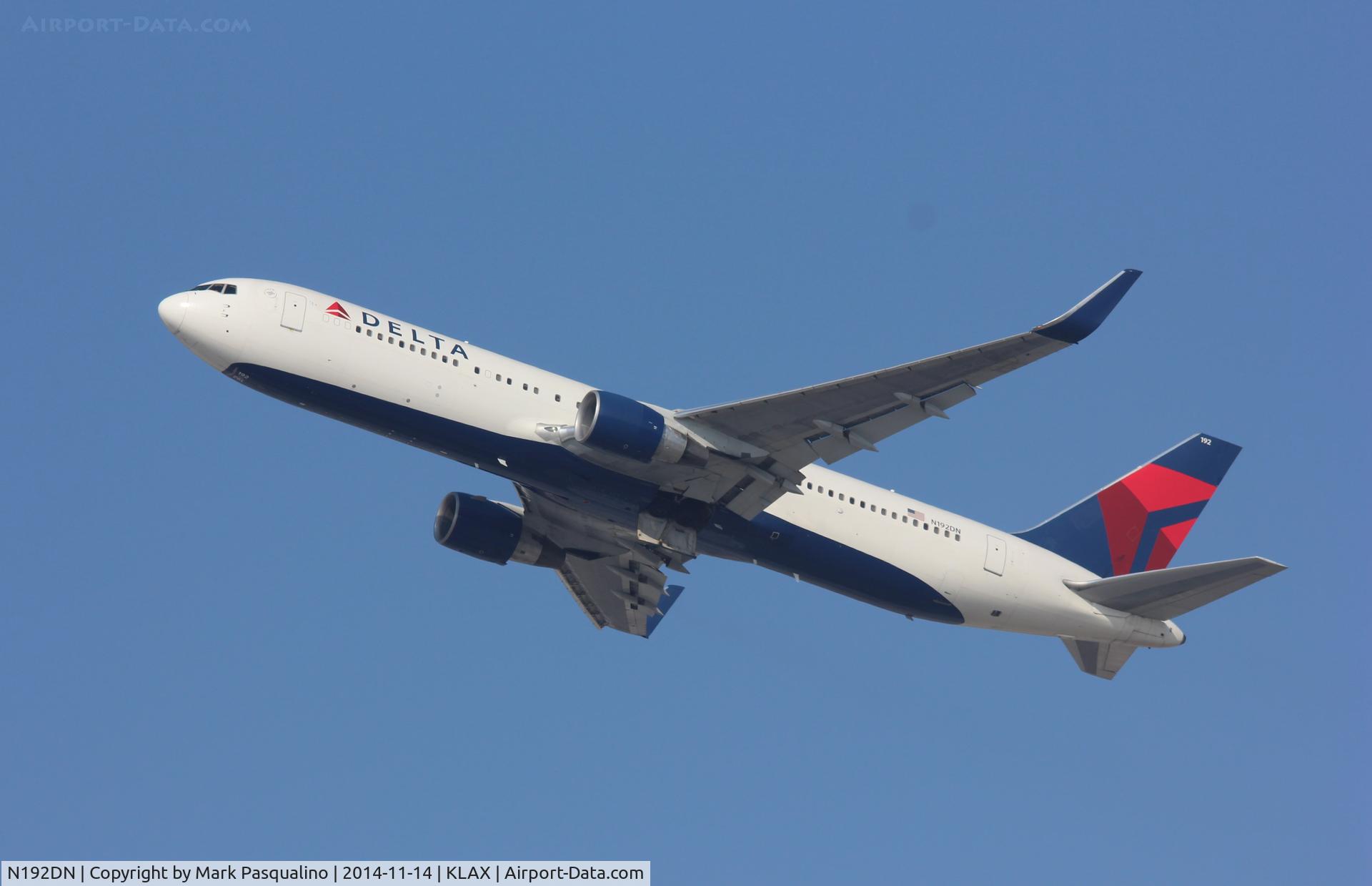 N192DN, 1997 Boeing 767-332 C/N 28449, Boeing 767-300