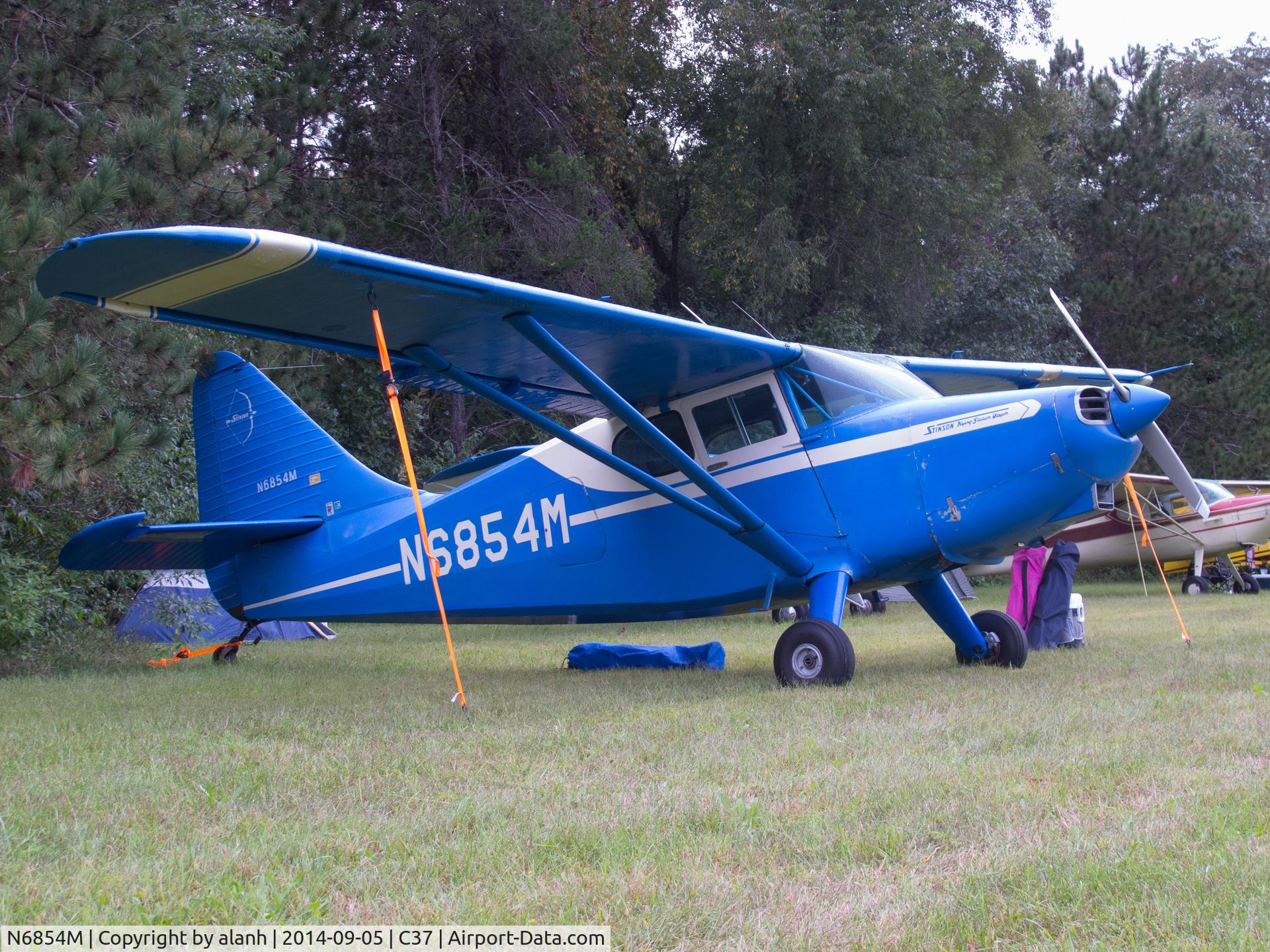 N6854M, 1948 Stinson 108-3 Voyager C/N 108-4854, Parked up for the fly-in duration