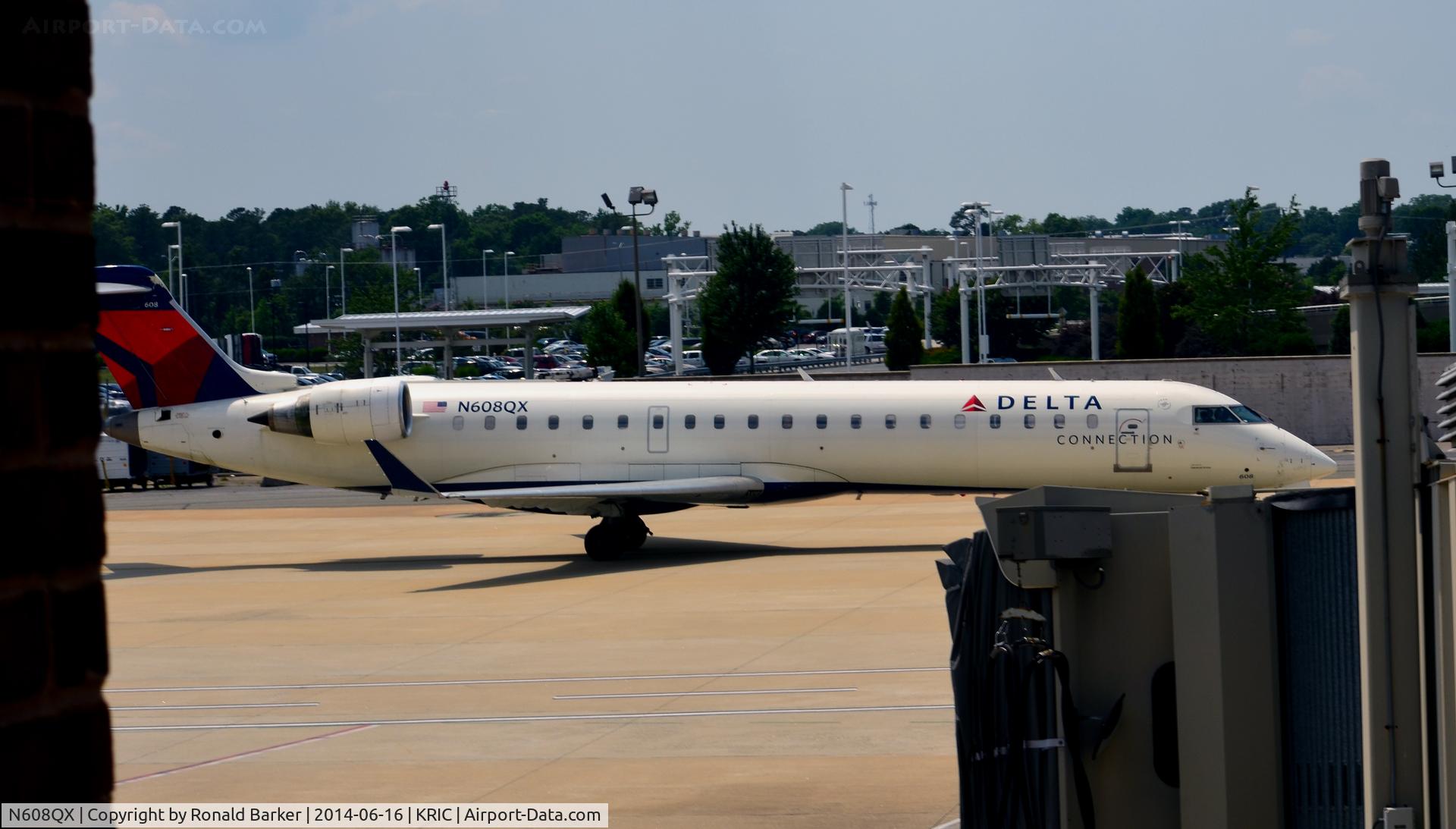 N608QX, 2001 Bombardier CRJ-701 (CL-600-2C10) Regional Jet C/N 10026, Taxi Richmond