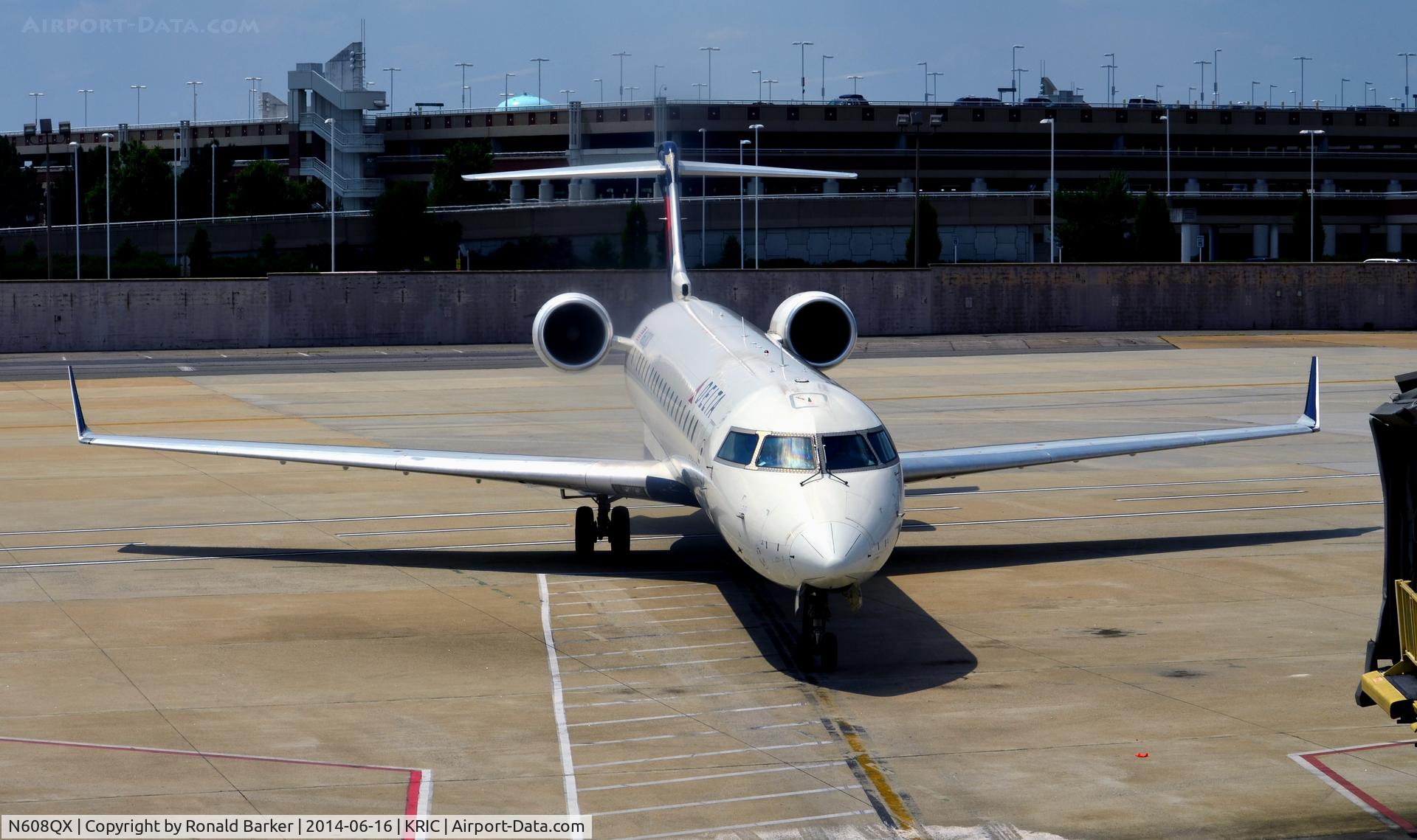 N608QX, 2001 Bombardier CRJ-701 (CL-600-2C10) Regional Jet C/N 10026, Taxi Richmond
