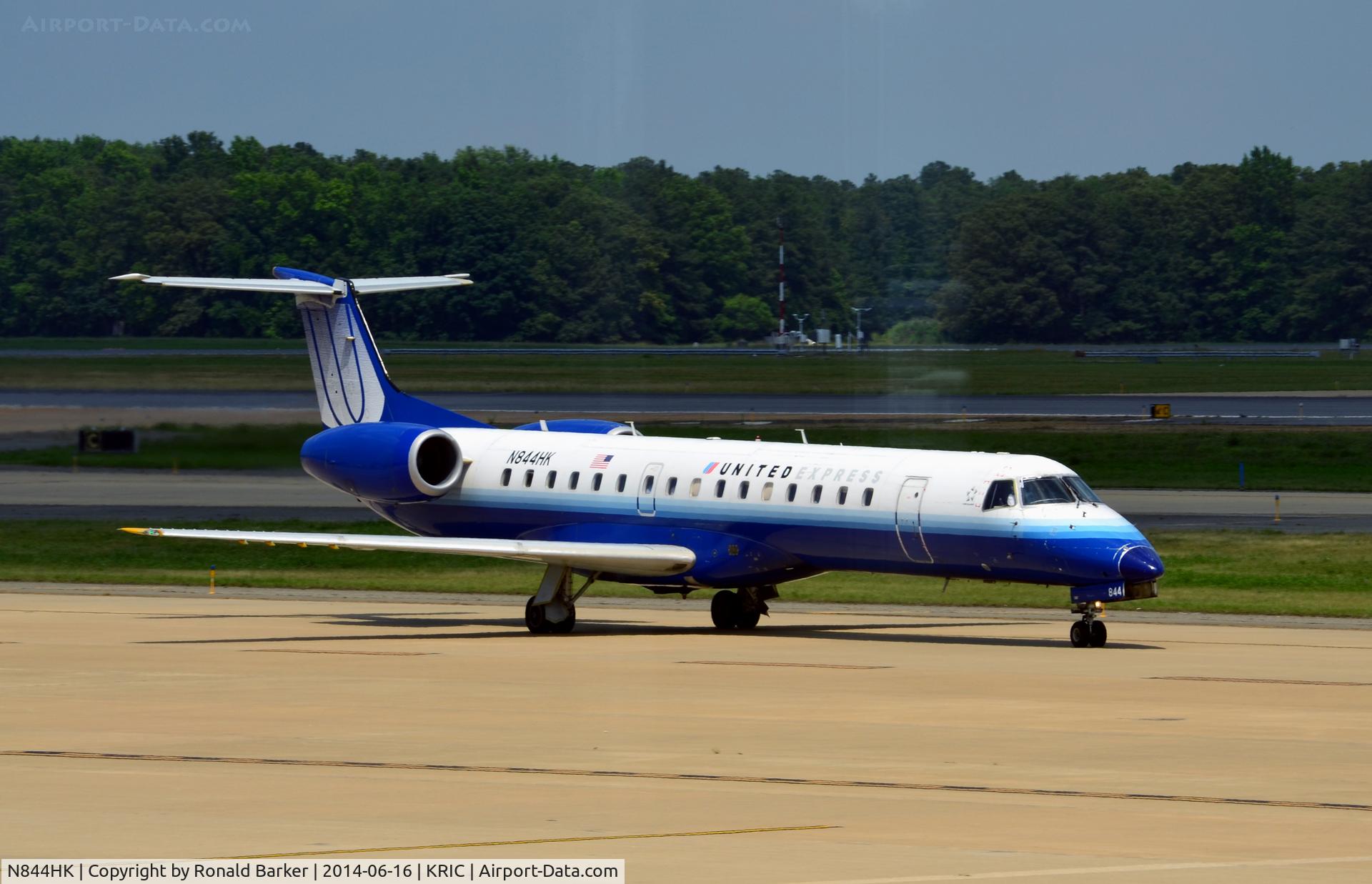 N844HK, 2004 Embraer ERJ-145LR (EMB-145LR) C/N 14500838, Taxi Richmond