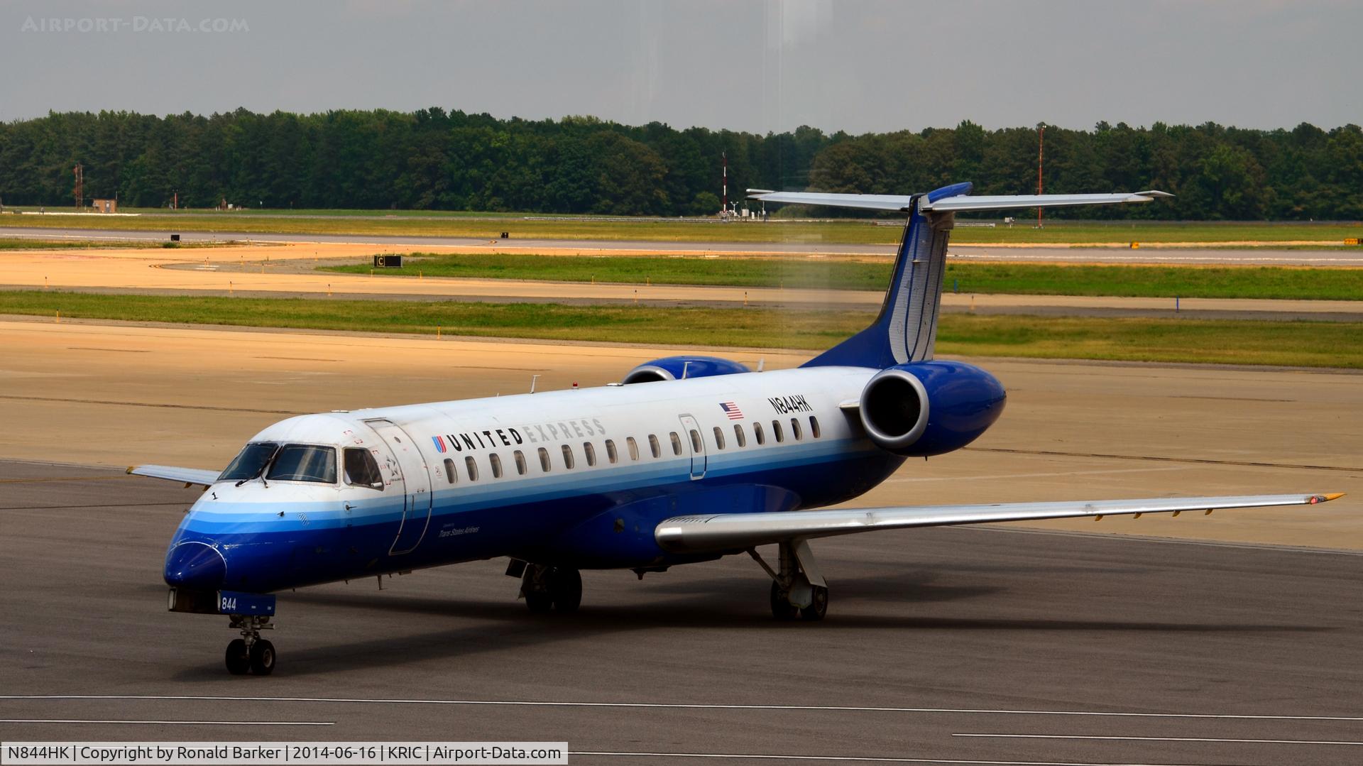 N844HK, 2004 Embraer ERJ-145LR (EMB-145LR) C/N 14500838, Taxi Richmond