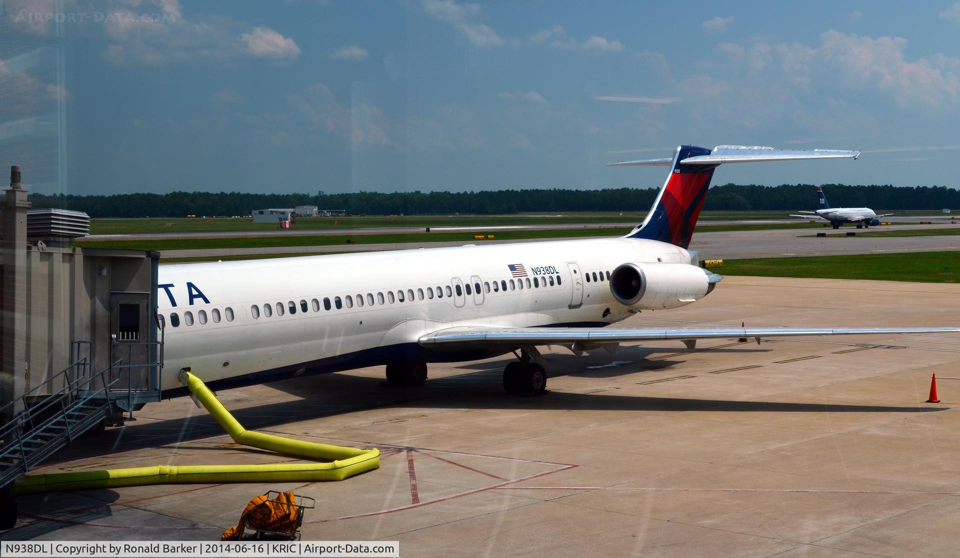 N938DL, 1989 McDonnell Douglas MD-88 C/N 49811, At the gate Richmond