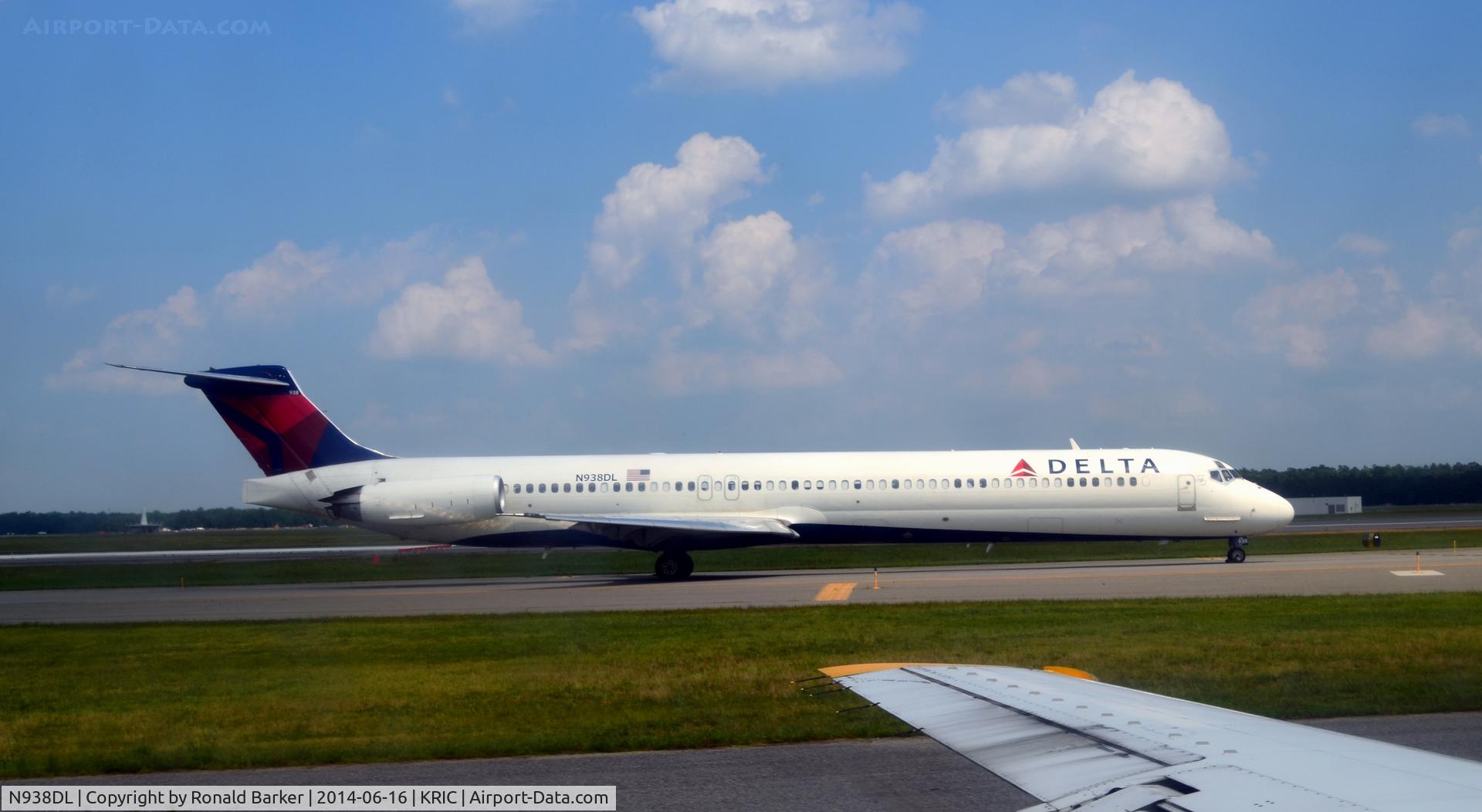 N938DL, 1989 McDonnell Douglas MD-88 C/N 49811, Taxi Richmond