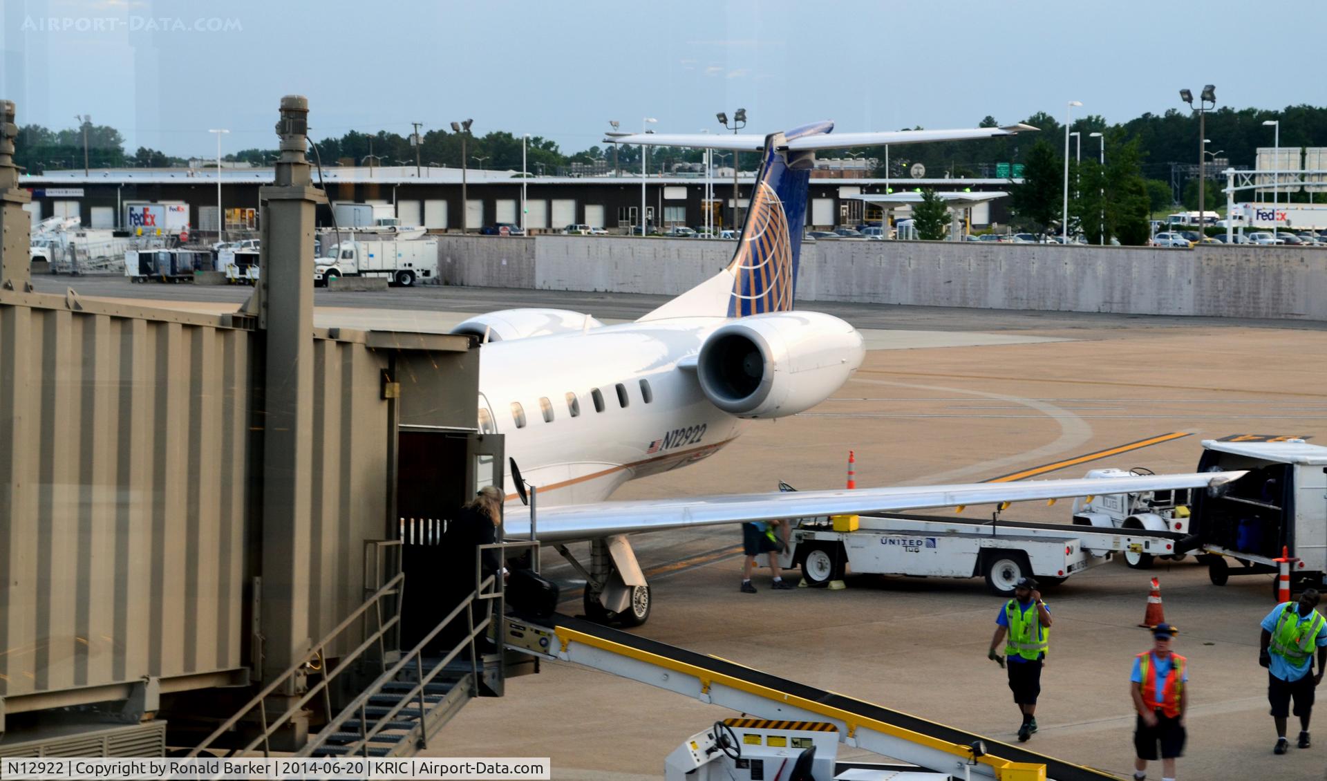 N12922, 2000 Embraer ERJ-145LR (EMB-145LR) C/N 145338, At the gate Richmond