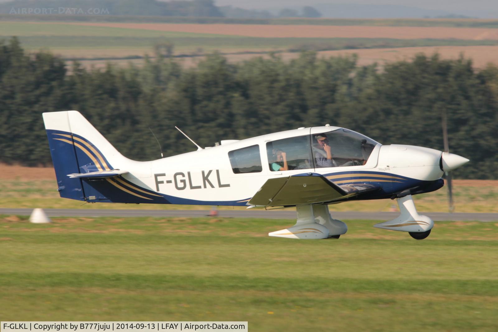 F-GLKL, Robin DR-400-160 Chevalier C/N 2129, at Amiens with new peint