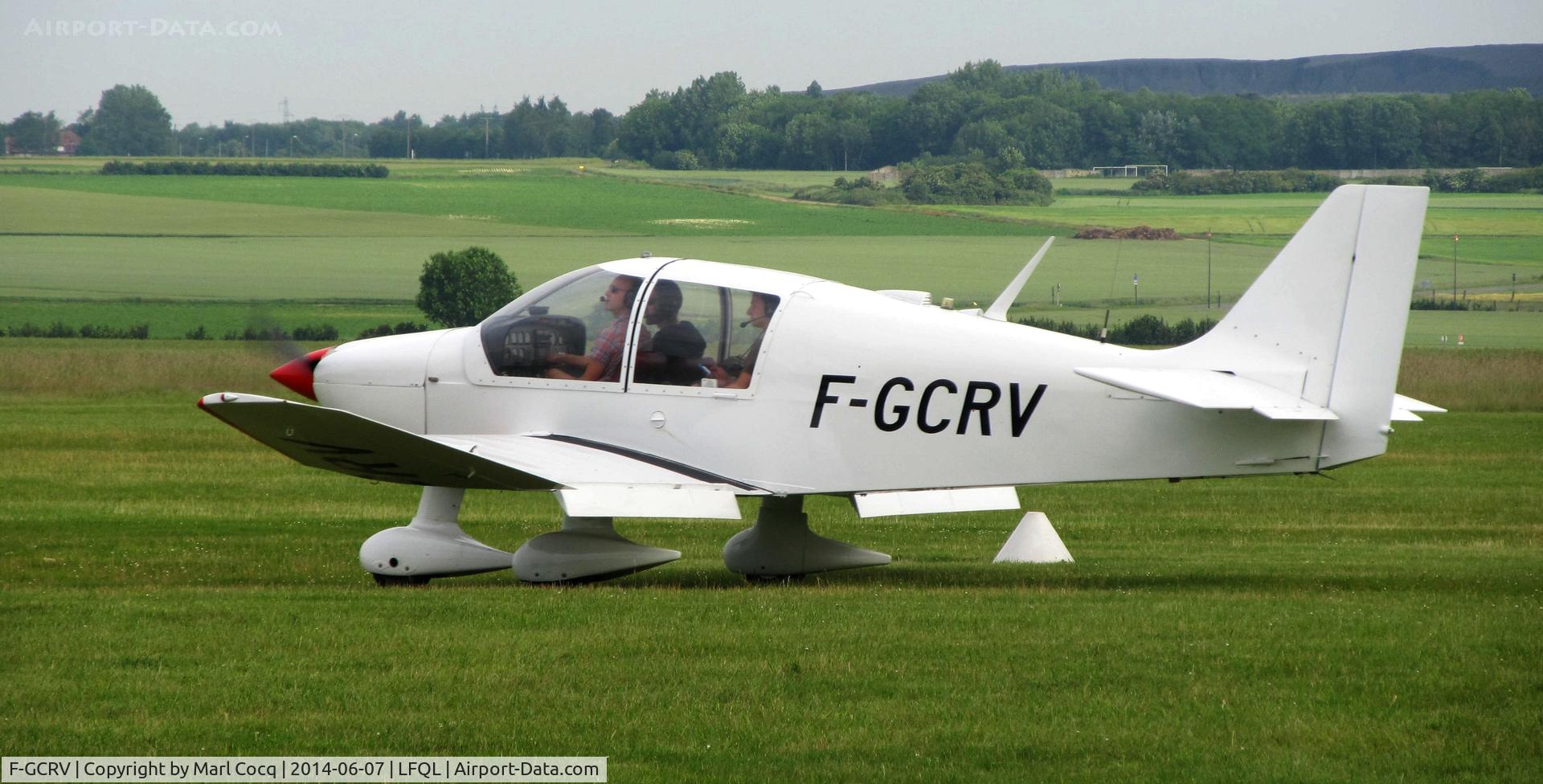 F-GCRV, Robin DR-400-120 C/N 1487, Takiing to parking