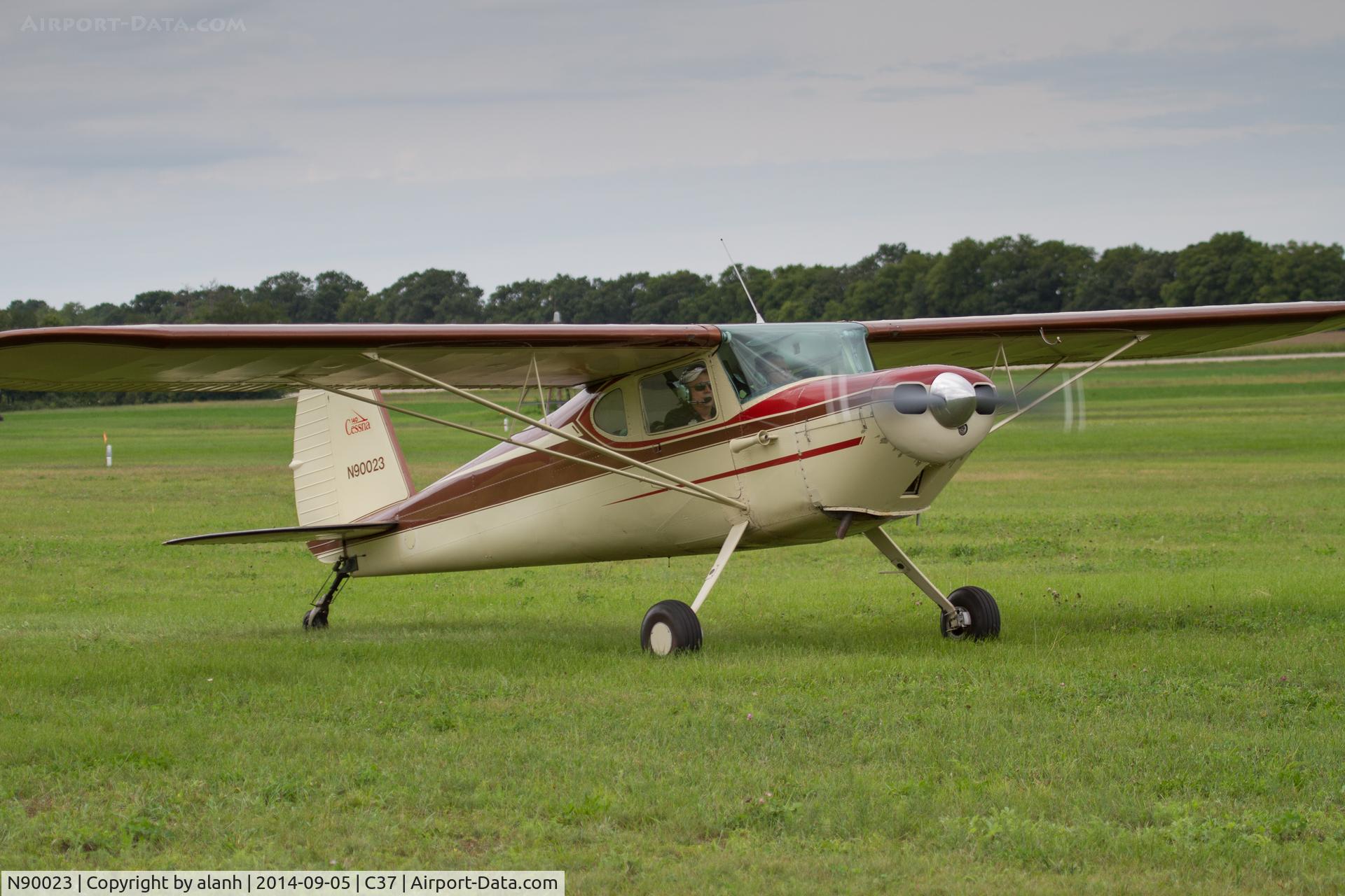 N90023, 1946 Cessna 140 C/N 9081, Taxying in at Brodhead
