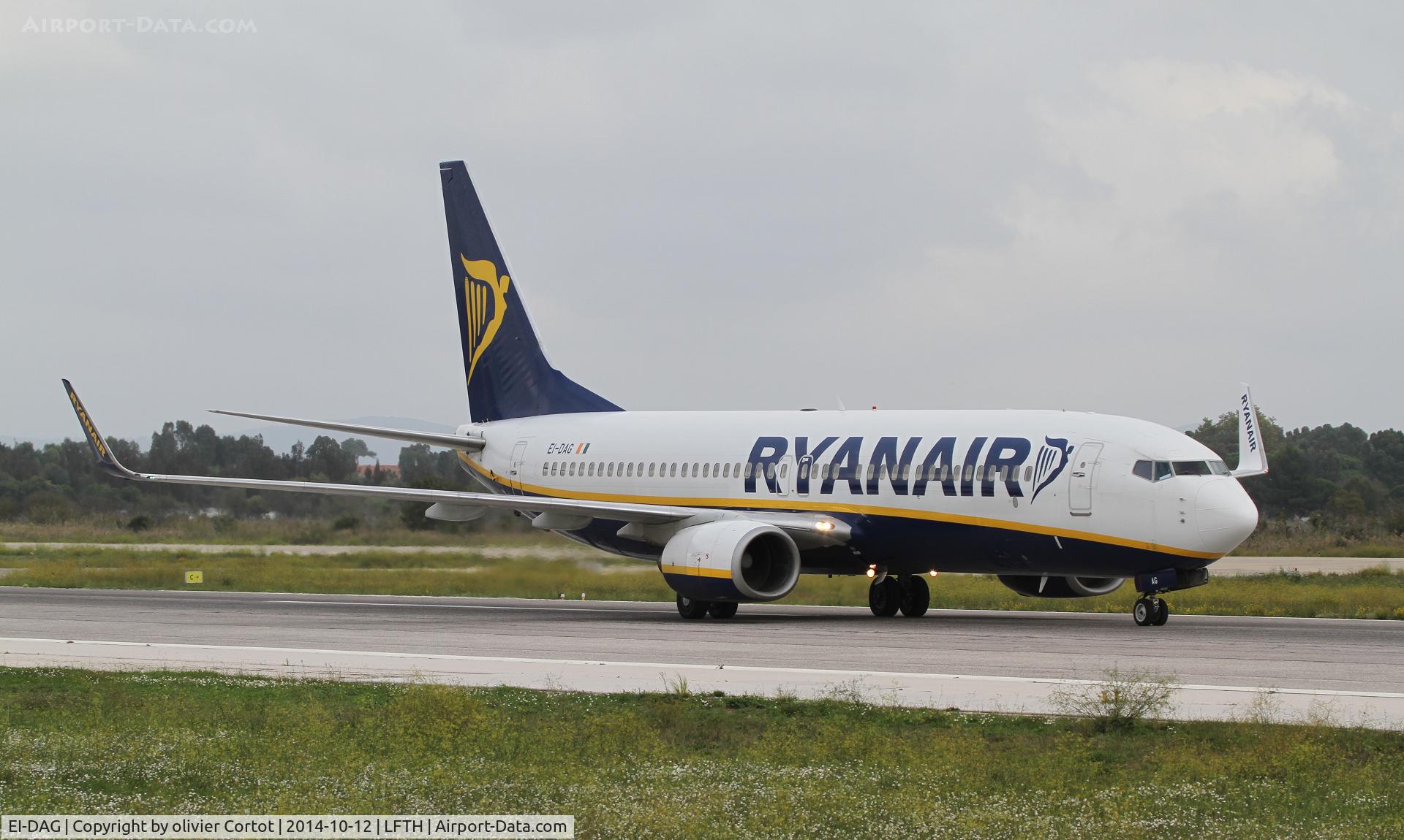 EI-DAG, 2002 Boeing 737-8AS C/N 29940, going to the terminal, Hyères airport