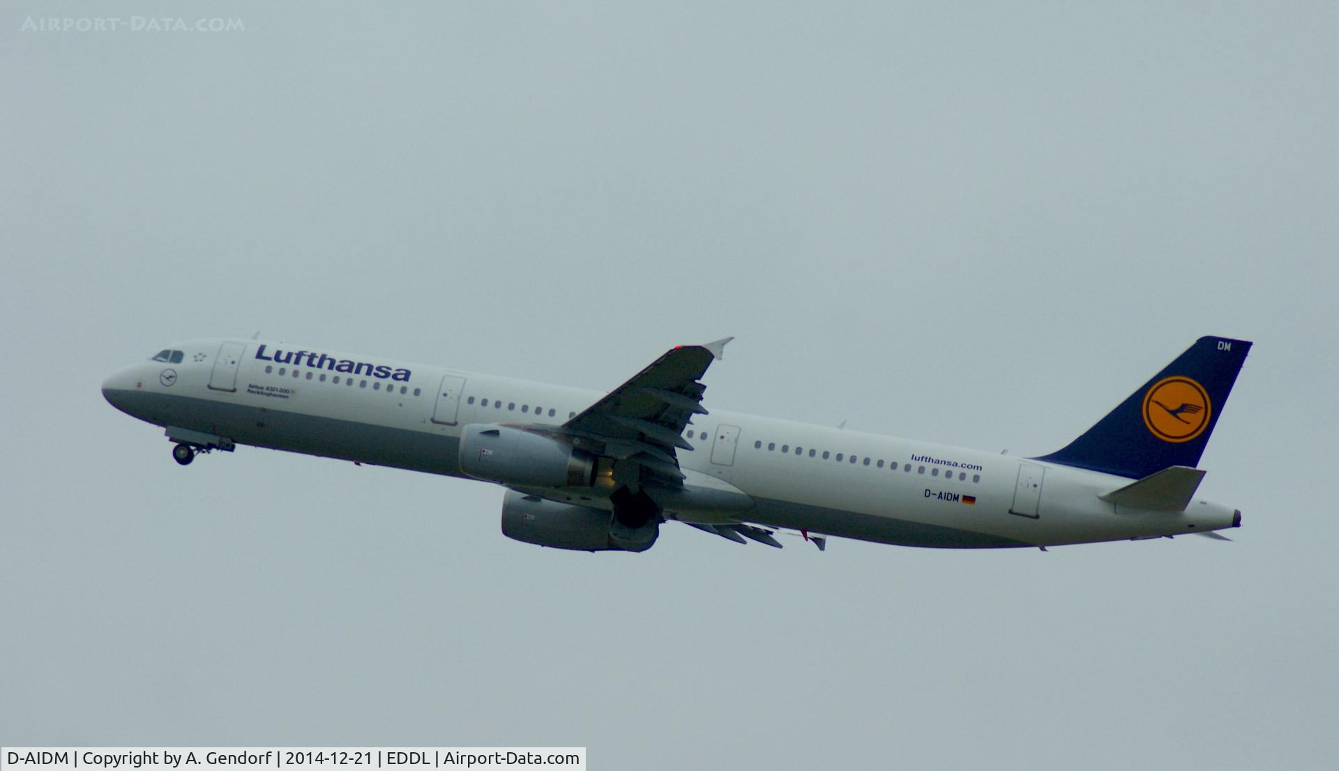 D-AIDM, 2011 Airbus A321-231 C/N 4916, Lufthansa, is here climbing out at Düsseldorf Int'l(EDDL)