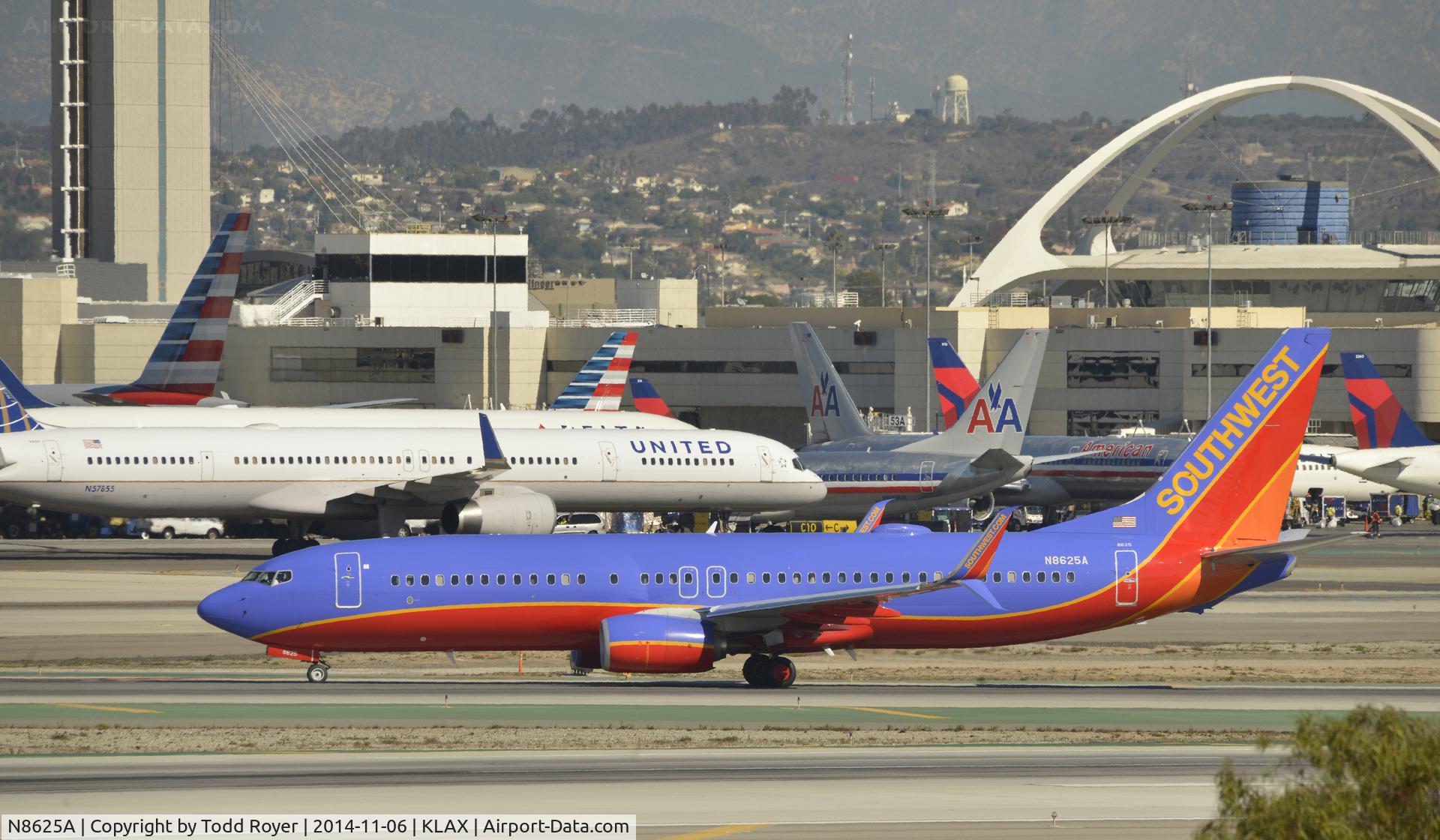 N8625A, 2014 Boeing 737-8H4 C/N 36896, Taxiing to gate at LAX