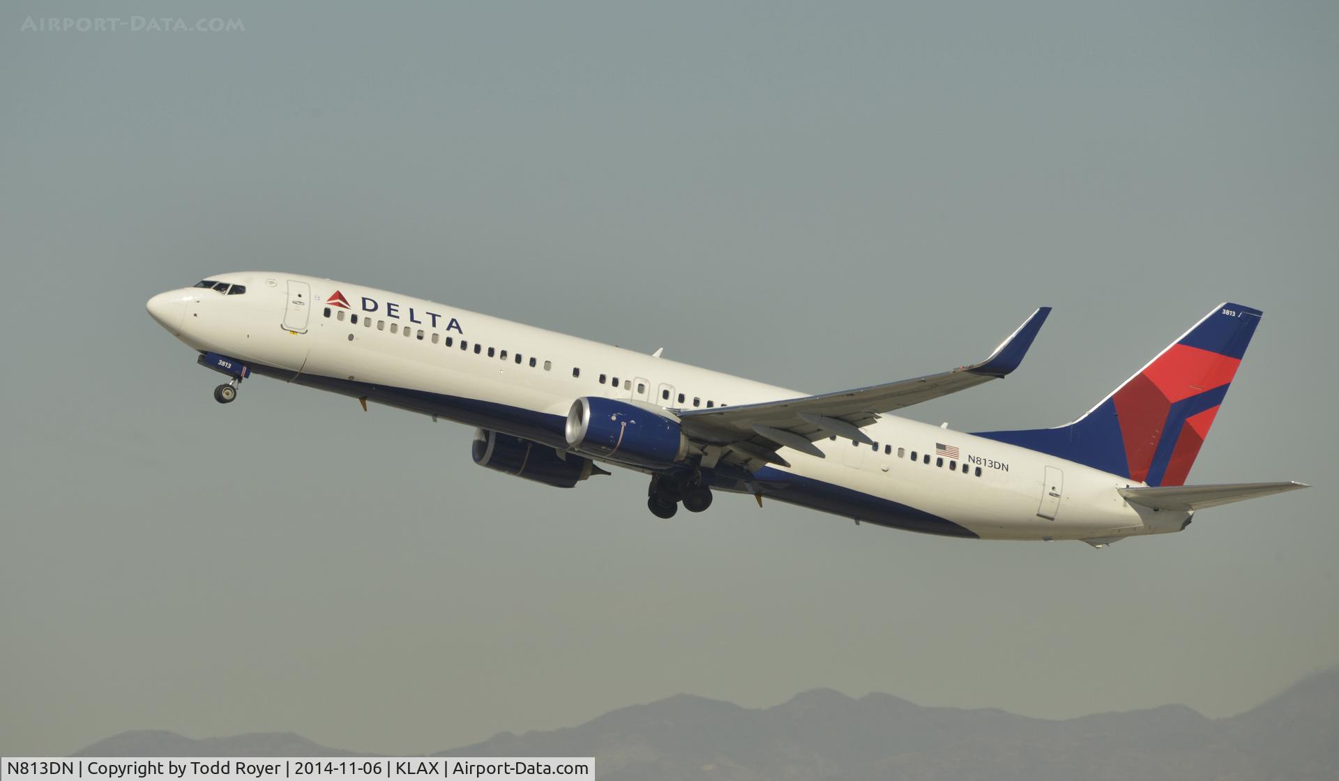 N813DN, 2014 Boeing 737-932/ER C/N 31925, Departing LAX on 25R
