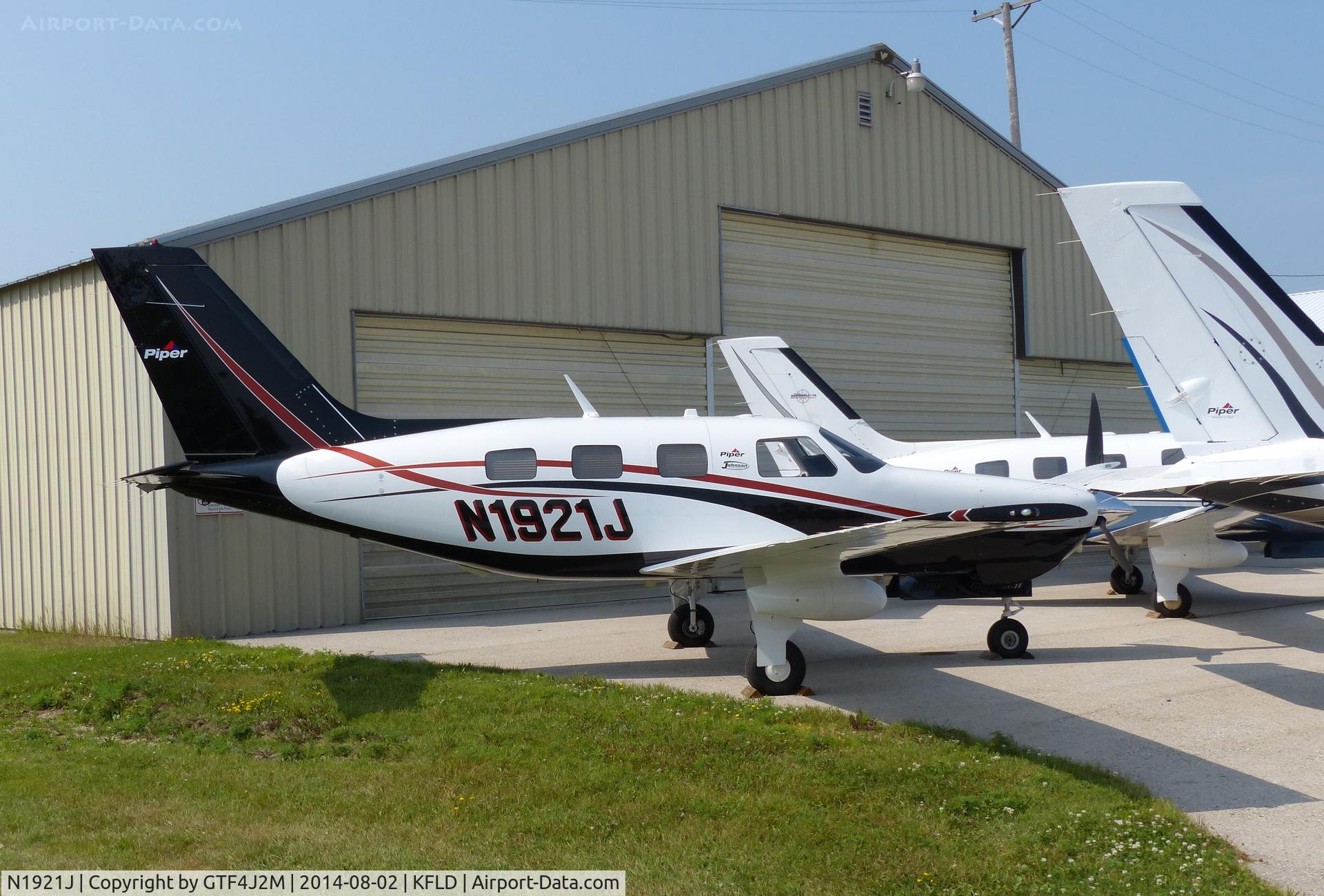 N1921J, 2013 Piper PA-46-350P Malibu Mirage Malibu Mirage C/N 4636606, N1921J  at Fond du Lac 2.8.14