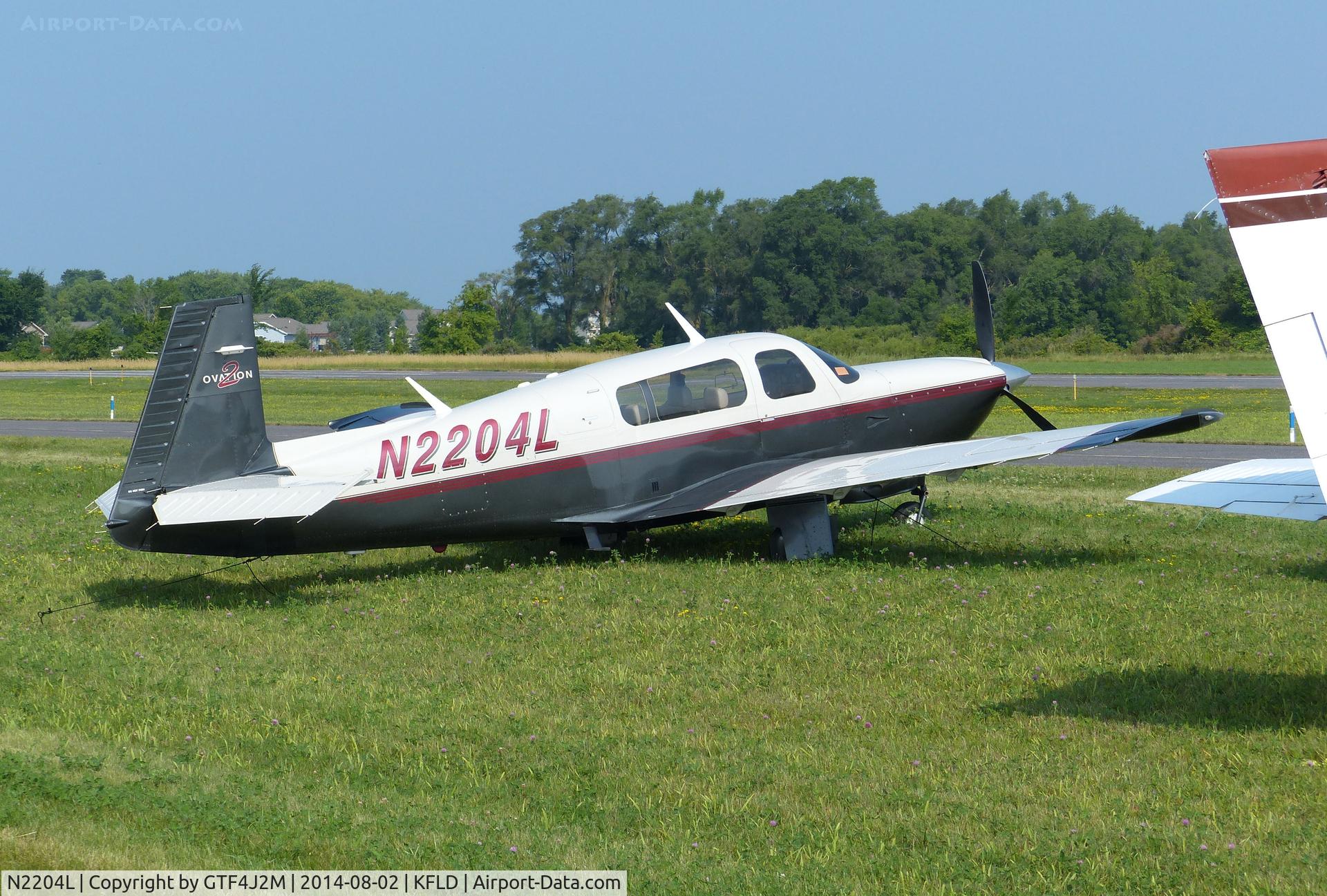 N2204L, 1999 Mooney M20R Ovation C/N 29-0209, N2204L  at Fond du Lac 2.8.14