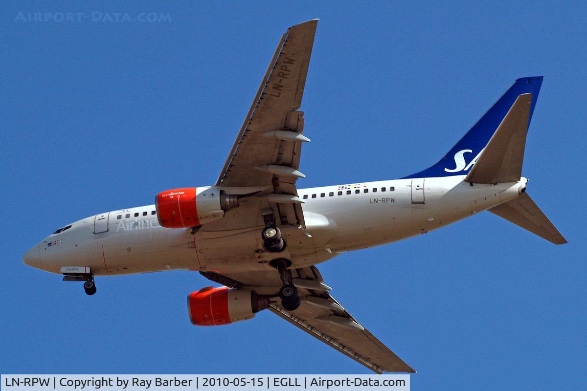 LN-RPW, 1999 Boeing 737-683 C/N 28289, Boeing 737-683] [28289] (SAS Scandinavian Airlines) Home~G 15/05/2010. On approach 27R.