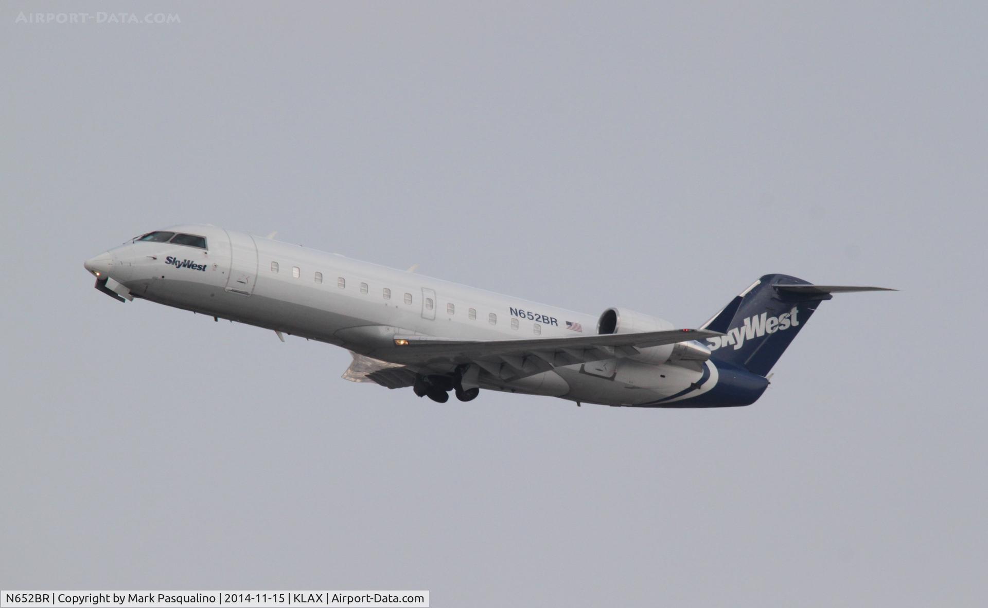 N652BR, 2000 Bombardier CRJ-200ER (CL-600-2B19) C/N 7429, CL-600-2B19