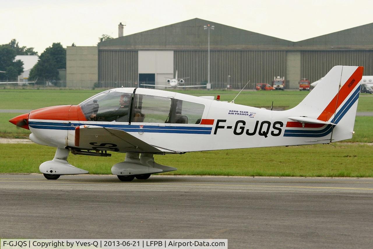 F-GJQS, Robin DR-400-140B Major C/N 1977, Robin DR 400-140 B, Taxiing after display, Paris-Le Bourget Air Show 2013