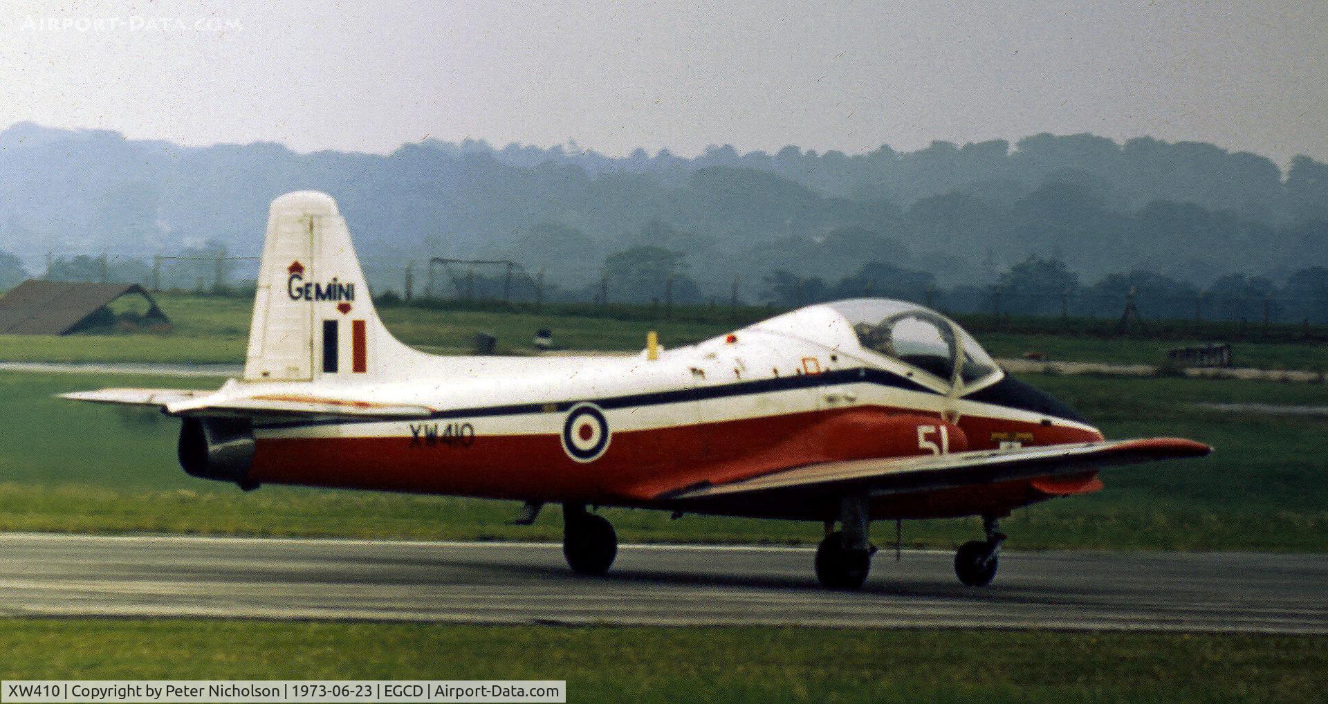 XW410, 1971 BAC 84 Jet Provost T.5A C/N EEP/JP/1032, Jet Provost T.5 of the Gemini Pair aerobatic display team of 3 Flying Training School seen at the 1973 Royal Air Force Association Airshow at Woodford.