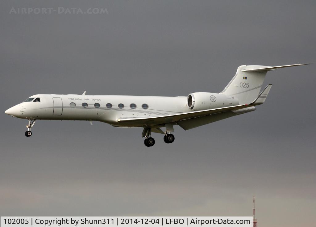 102005, 2008 Gulfstream Aerospace GV-SP (G550) C/N 5200, Landing rwy 14L