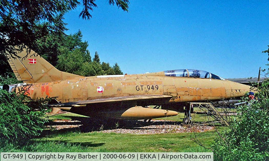 GT-949, 1956 North American TF-100F Super Sabre C/N 243-225, North American TF-100F Super Sabre [243-225] (Royal Danish Air Force) Karup~OY 09/06/2000