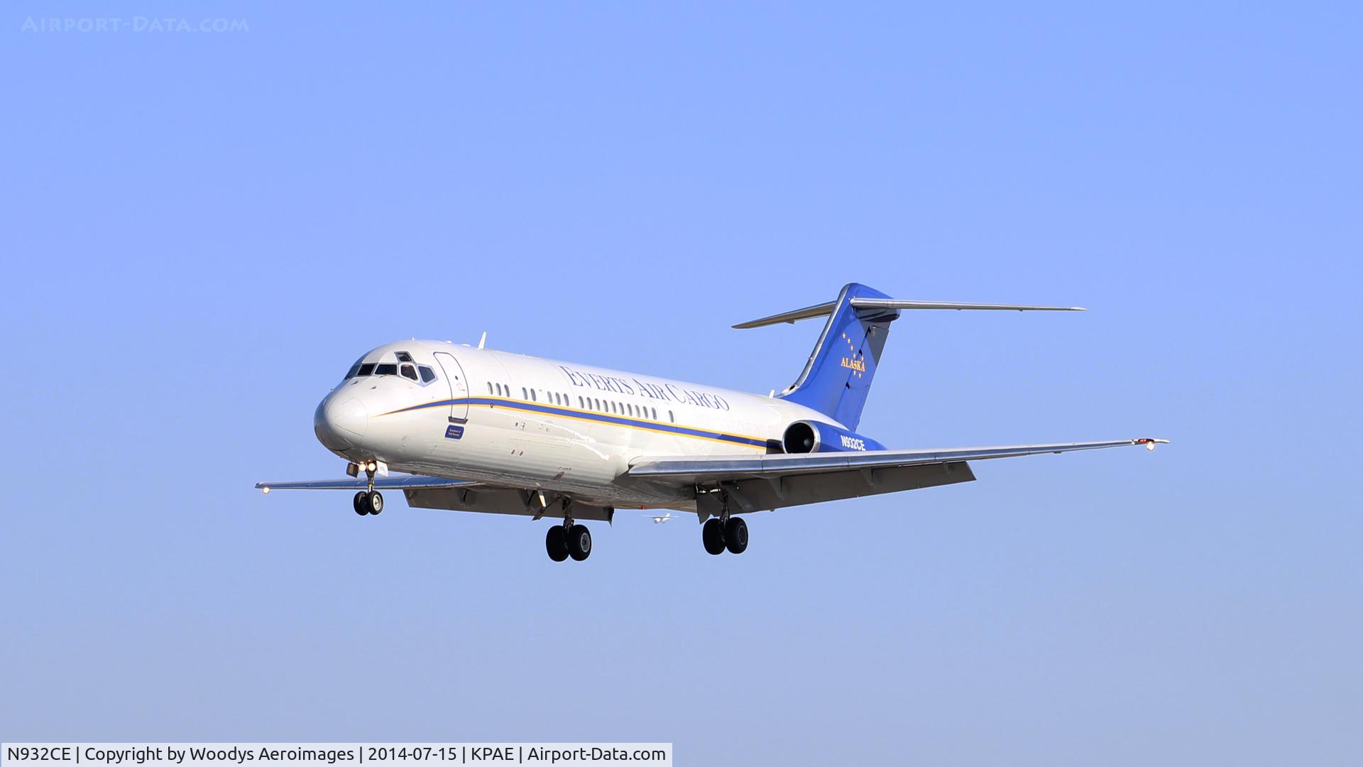 N932CE, 1970 Douglas DC-9-33F C/N 47465, Arriving on 34L at KPAE