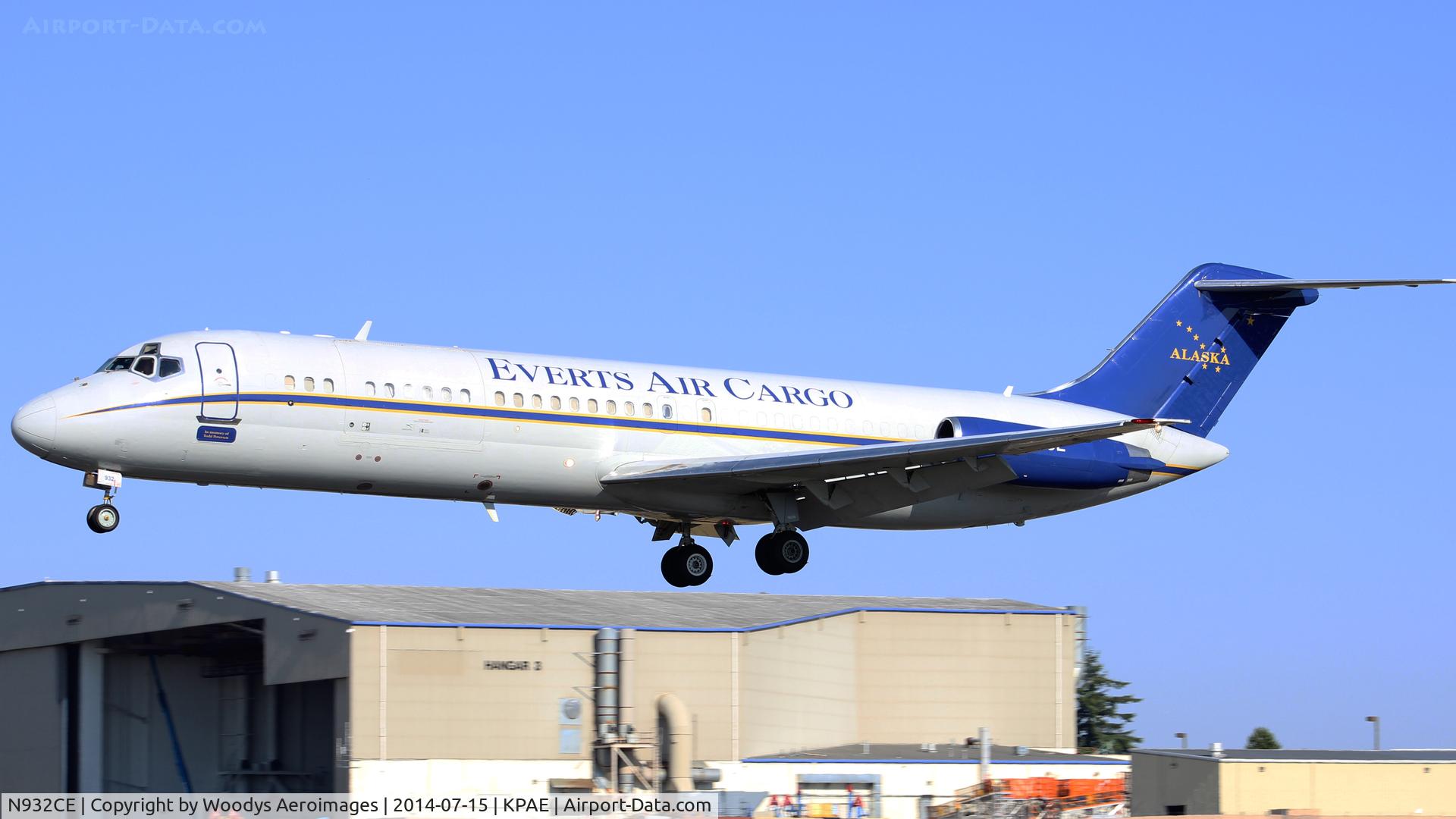 N932CE, 1970 Douglas DC-9-33F C/N 47465, Arriving on 34L at KPAE