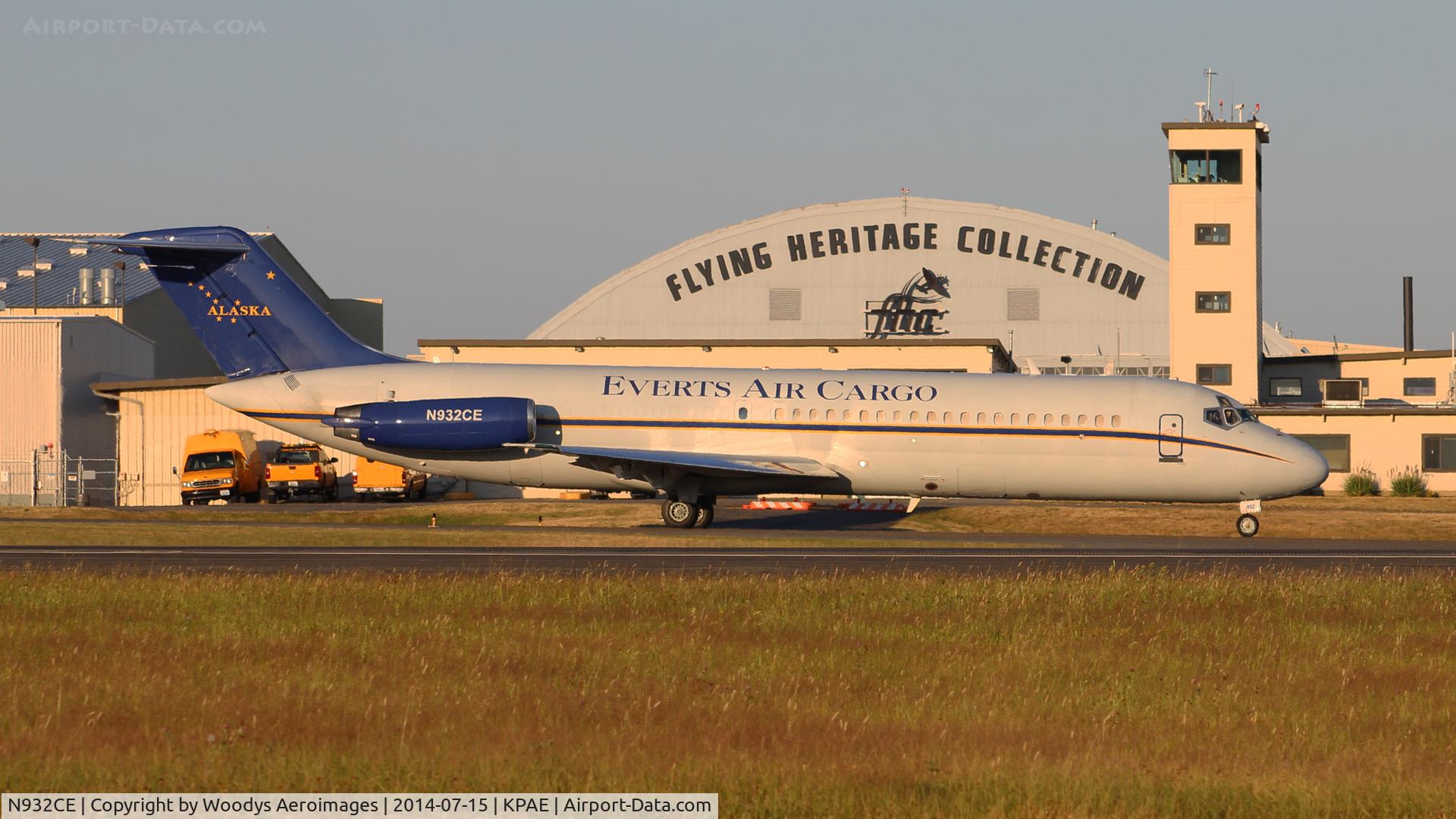 N932CE, 1970 Douglas DC-9-33F C/N 47465, Taxing for departure.