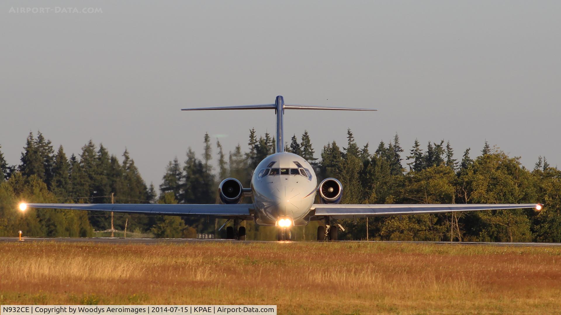 N932CE, 1970 Douglas DC-9-33F C/N 47465, Lining up on 34L for departure.
