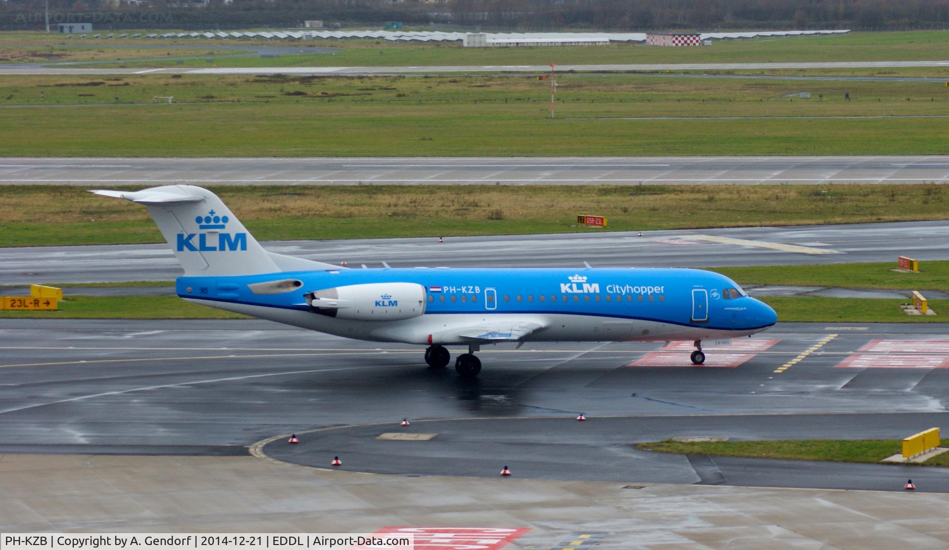 PH-KZB, 1996 Fokker 70 (F-28-070) C/N 11562, KLM Cityhopper, is here on the taxiway at Düsseldorf Int'l(EDDL), ready for the short hop to Amsterdam Shiphol(EHAM)