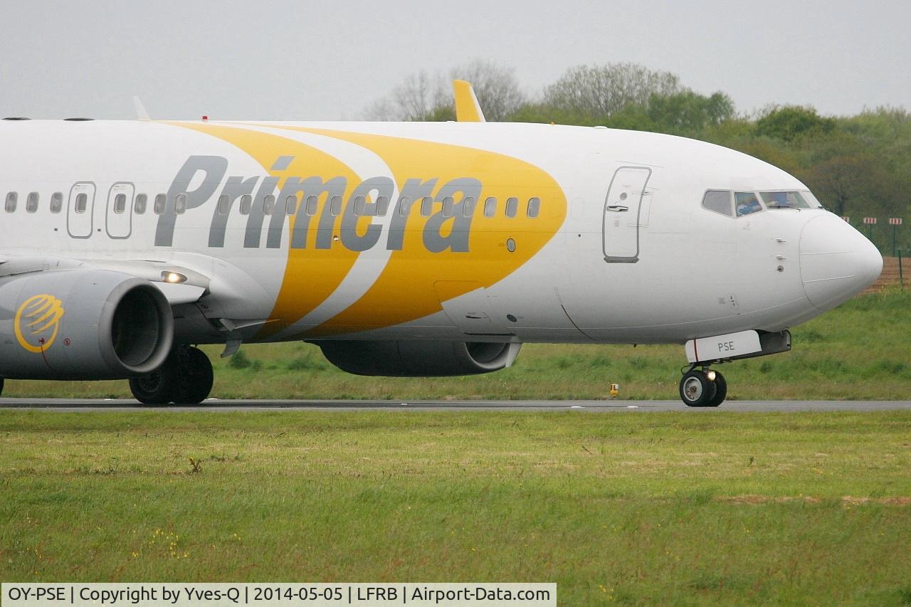 OY-PSE, 2000 Boeing 737-809 C/N 30664, Boeing 737-809, Taxiing to holding point rwy 25L, Brest-Bretagne Airport (LFRB-BES)