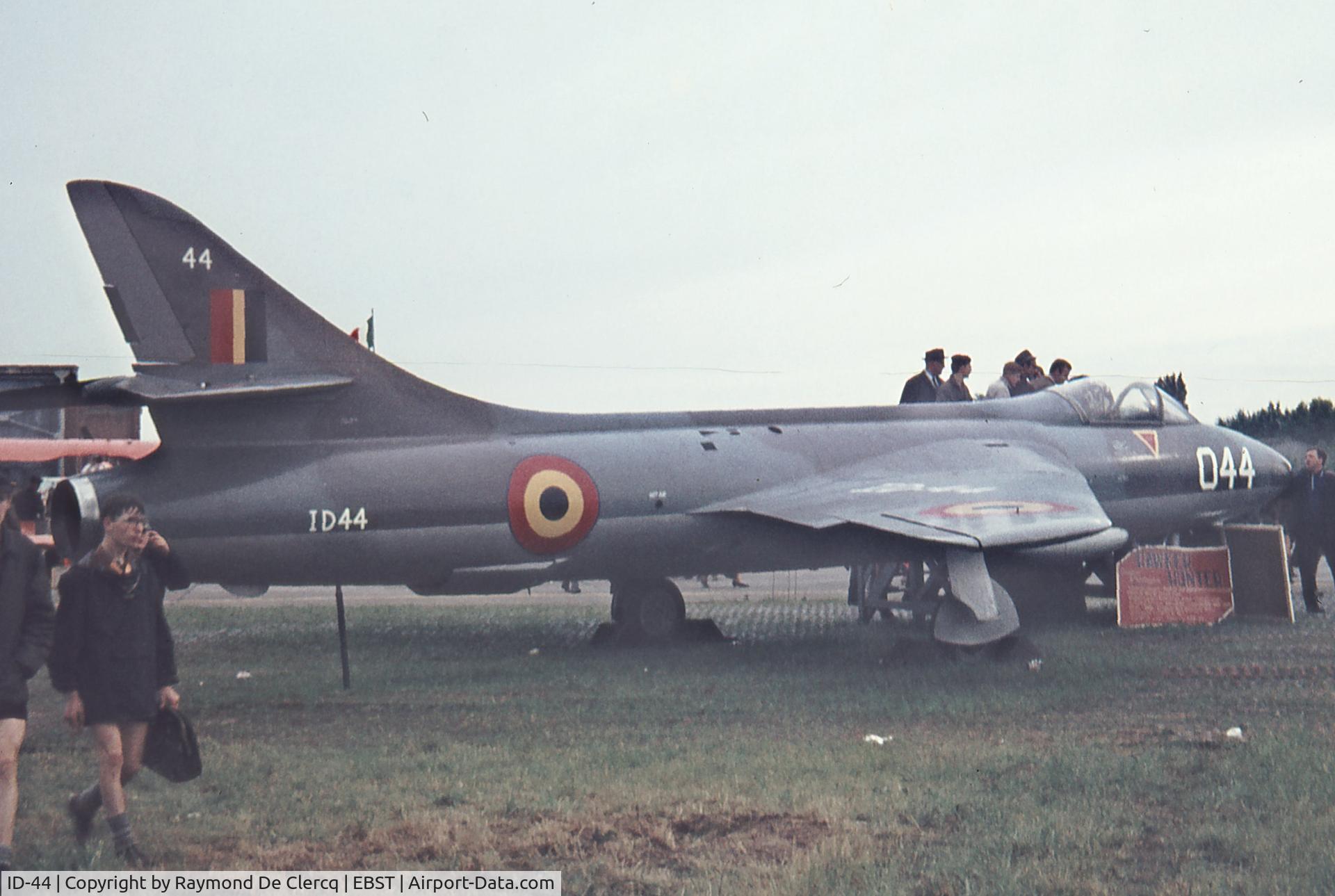 ID-44, Hawker Hunter F.4 C/N AF/HOF57, Static display on the BAF Brustem airshow in June 1968.