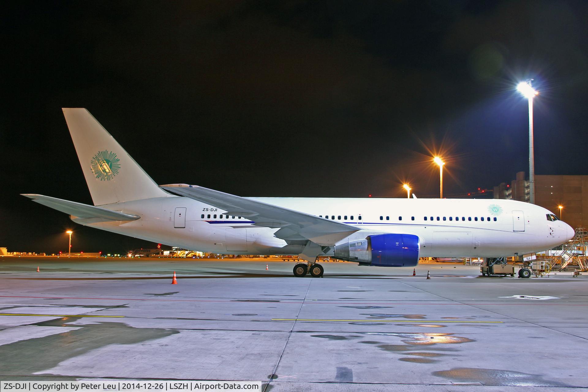 ZS-DJI, 1986 Boeing 767-216 C/N 23624, Nightshot