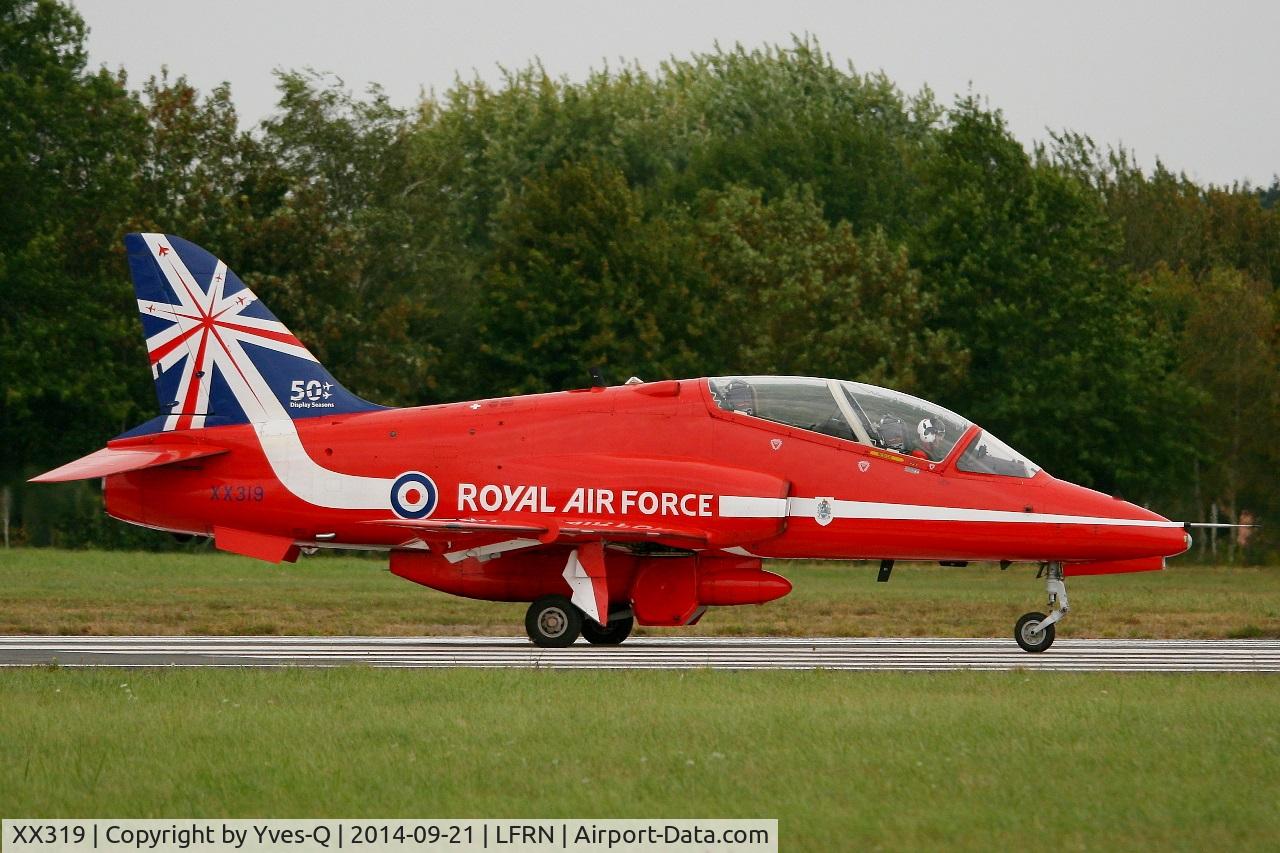 XX319, 1980 Hawker Siddeley Hawk T.1A C/N 162/312144, Royal Air Force Red Arrows Hawker Siddeley Hawk T.1, Taxiing to holding point rwy 10, Rennes-St Jacques airport (LFRN-RNS) Air show 2014