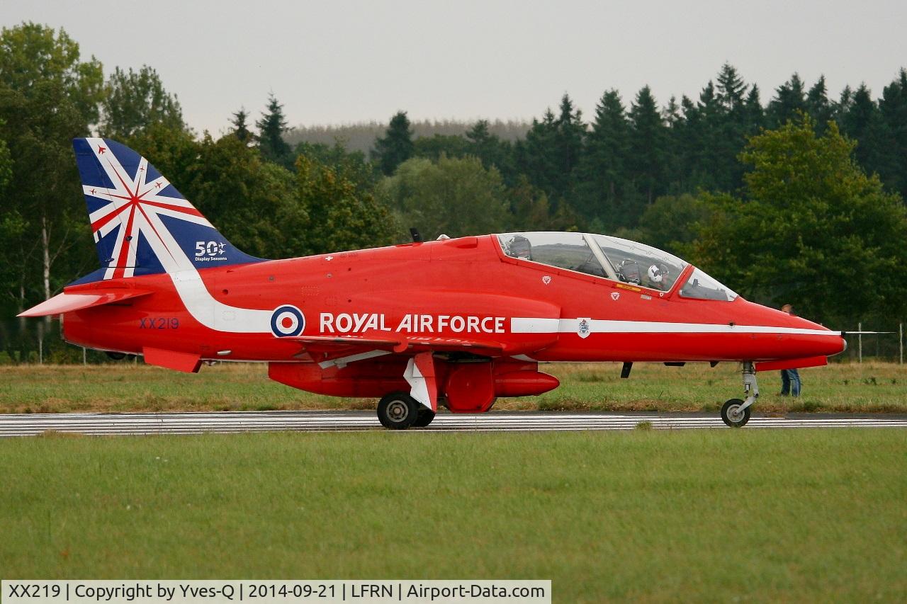 XX219, 1978 Hawker Siddeley Hawk T.1A C/N 055/312055, Royal Air Force Red Arrows Hawker Siddeley Hawk T.1, Taxiing to holding point rwy 10, Rennes-St Jacques airport (LFRN-RNS) Air show 2014
