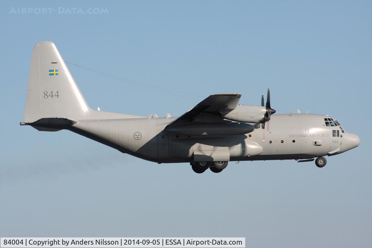84004, Lockheed C-130H Hercules C/N 382-4881, On final approach for runway 19L.