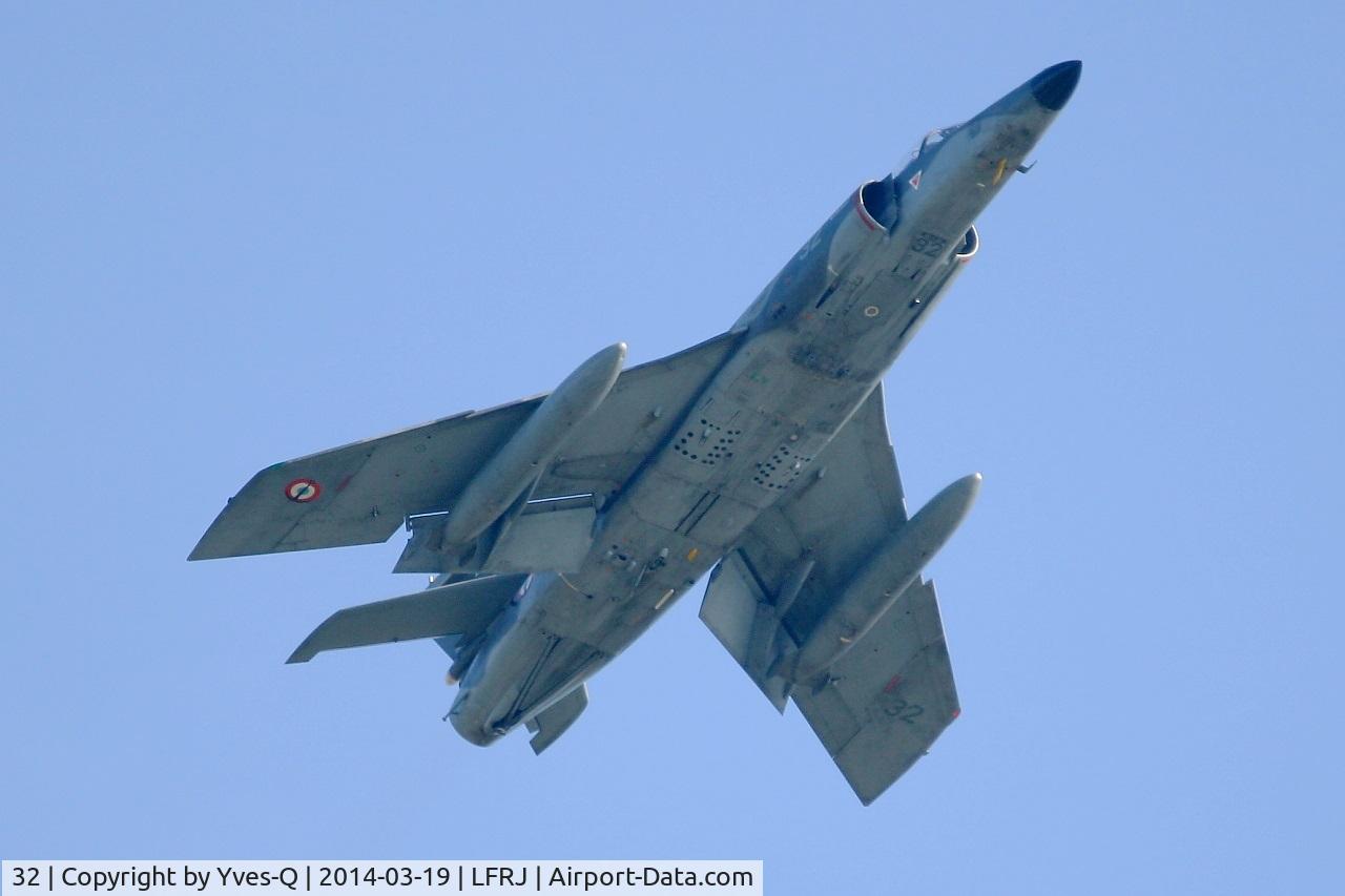 32, Dassault Super Etendard C/N 32, French Naval Aviation Dassault Super Etendard M (SEM), Take off Rwy 26, Landivisiau Naval Air Base (LFRJ)