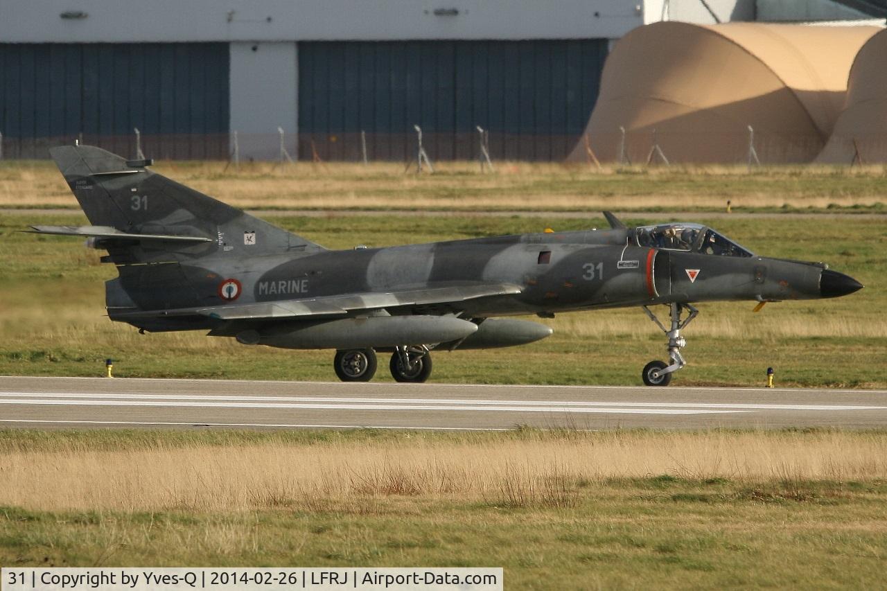 31, Dassault Super Etendard C/N 31, Dassault Super Etendard M (SEM), Taxiing after landing rwy 26, Landivisiau Naval Air Base (LFRJ)