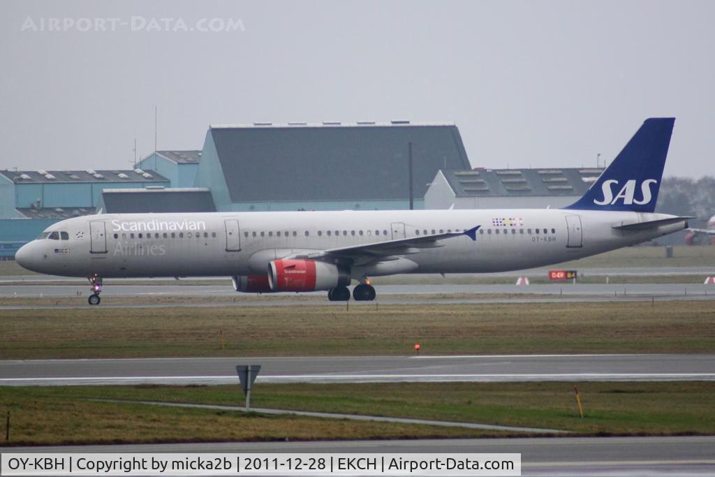 OY-KBH, 2002 Airbus A321-232 C/N 1675, Taxiing