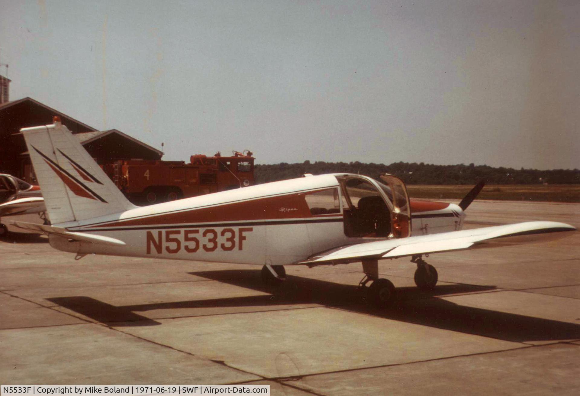 N5533F, 1968 Piper PA-28-140 Cherokee C/N 28-24876, Piper Cherokee PA-28-140 N5533F at Stewart Airport, June 19, 1971.