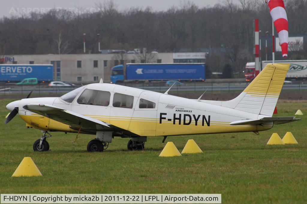 F-HDYN, 1986 Piper PA-28-181 C/N 28-8690048, Parked