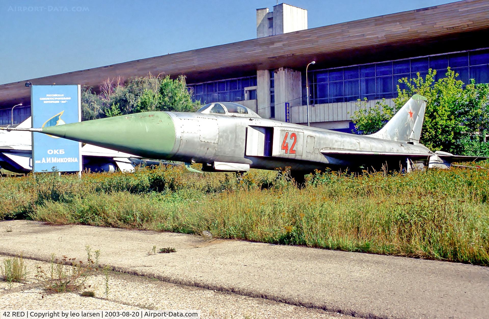 42 RED, 1972 Sukhoi SU-15TM C/N 0615342, Khodinka Moscow 20.8.03