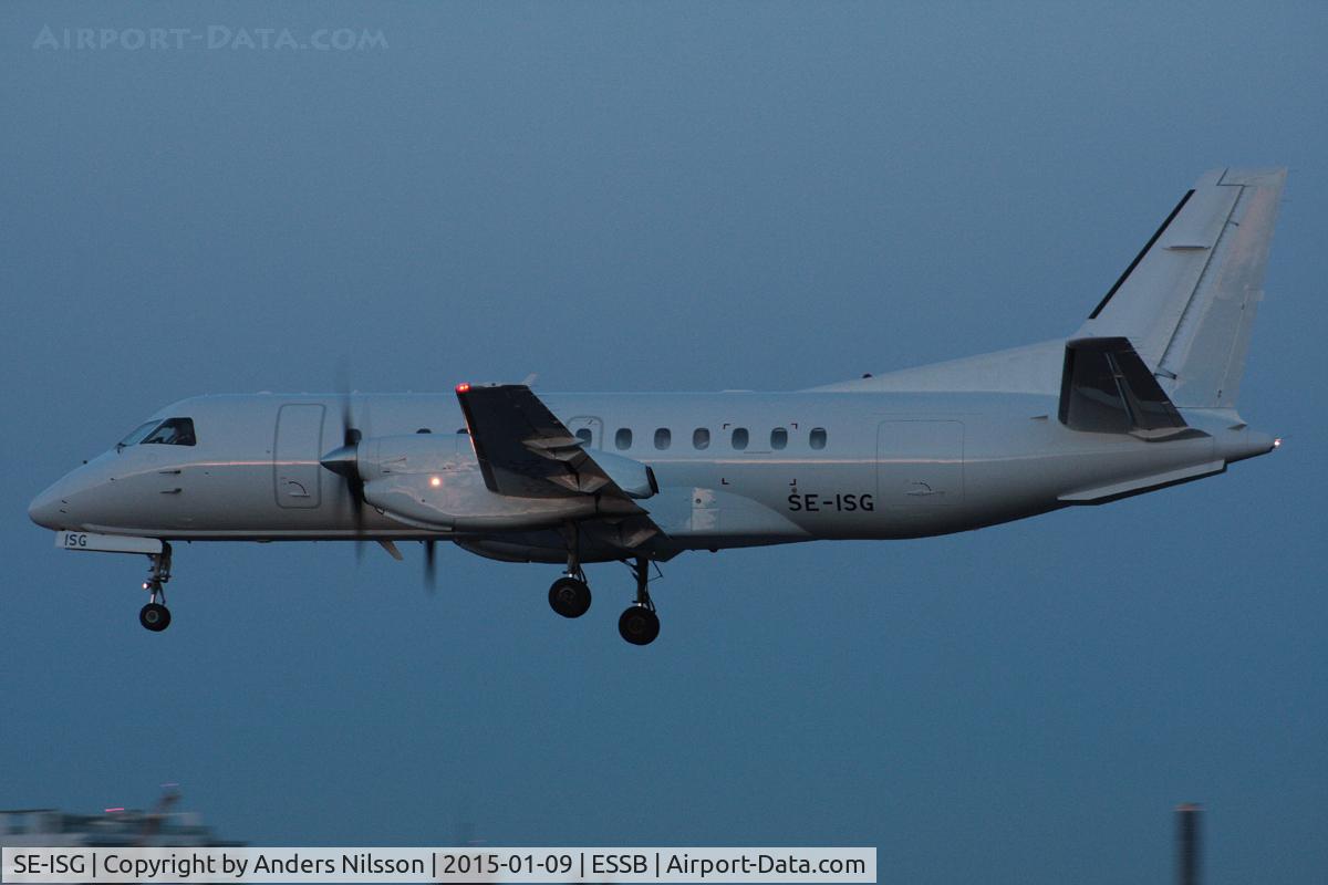 SE-ISG, 1989 Saab 340B C/N 340B-162, On very short final for runway 30.