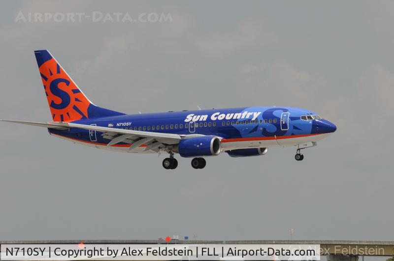 N710SY, 2001 Boeing 737-7Q8 C/N 30629, Ft. Lauderdale