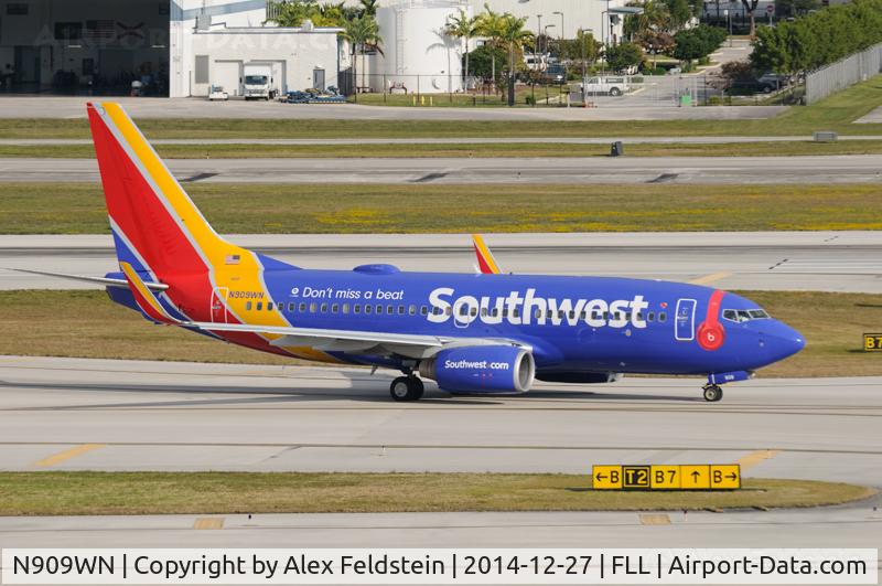 N909WN, 2008 Boeing 737-7H4 C/N 32458, Ft. Lauderdale