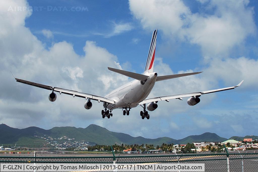 F-GLZN, 1998 Airbus A340-313X C/N 245, Crossing Maho Beach.