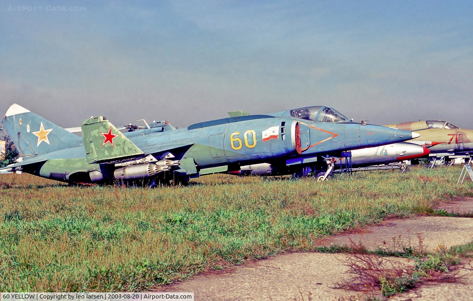 60 YELLOW, 1978 Yakovlev Yak-38M C/N 797786406069, Khodinka Moscow 20.8.03