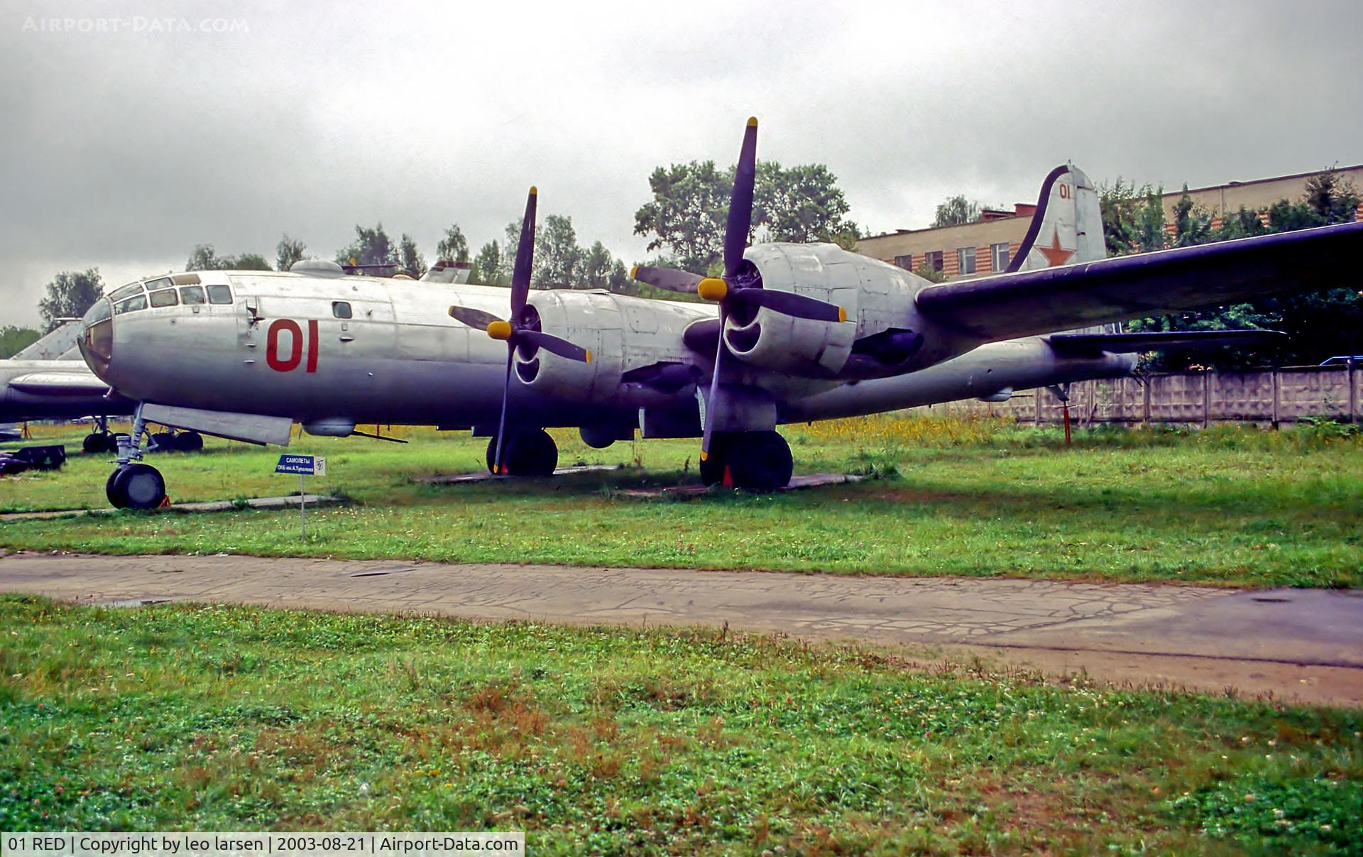 01 RED, Tupolev Tu-4 C/N 2805103, Monino Moscow 21.8.03