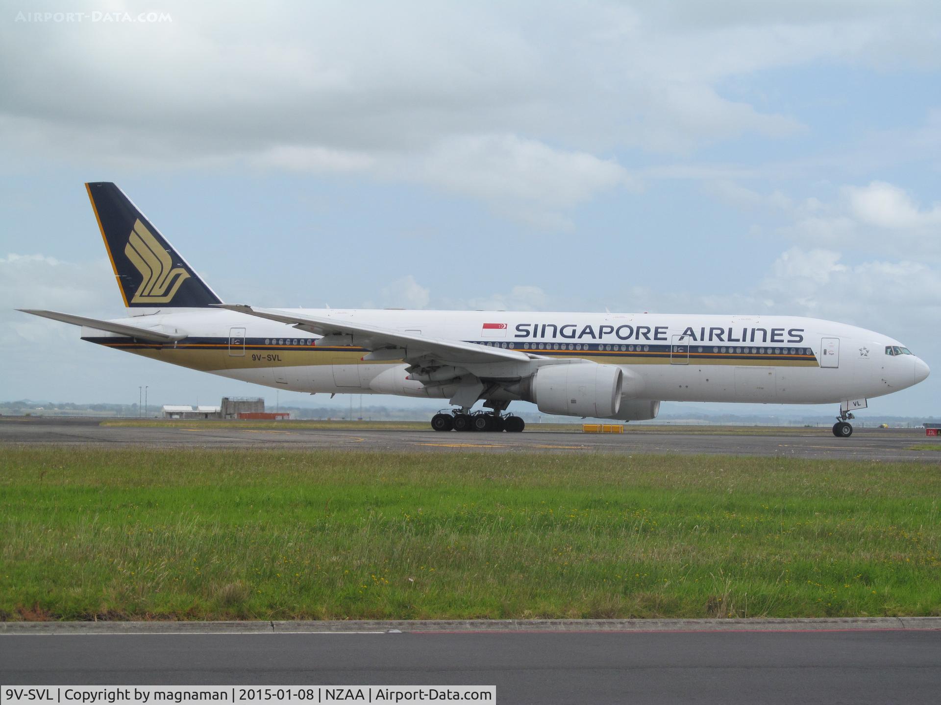 9V-SVL, 2002 Boeing 777-212/ER C/N 32336, taxying to stand
